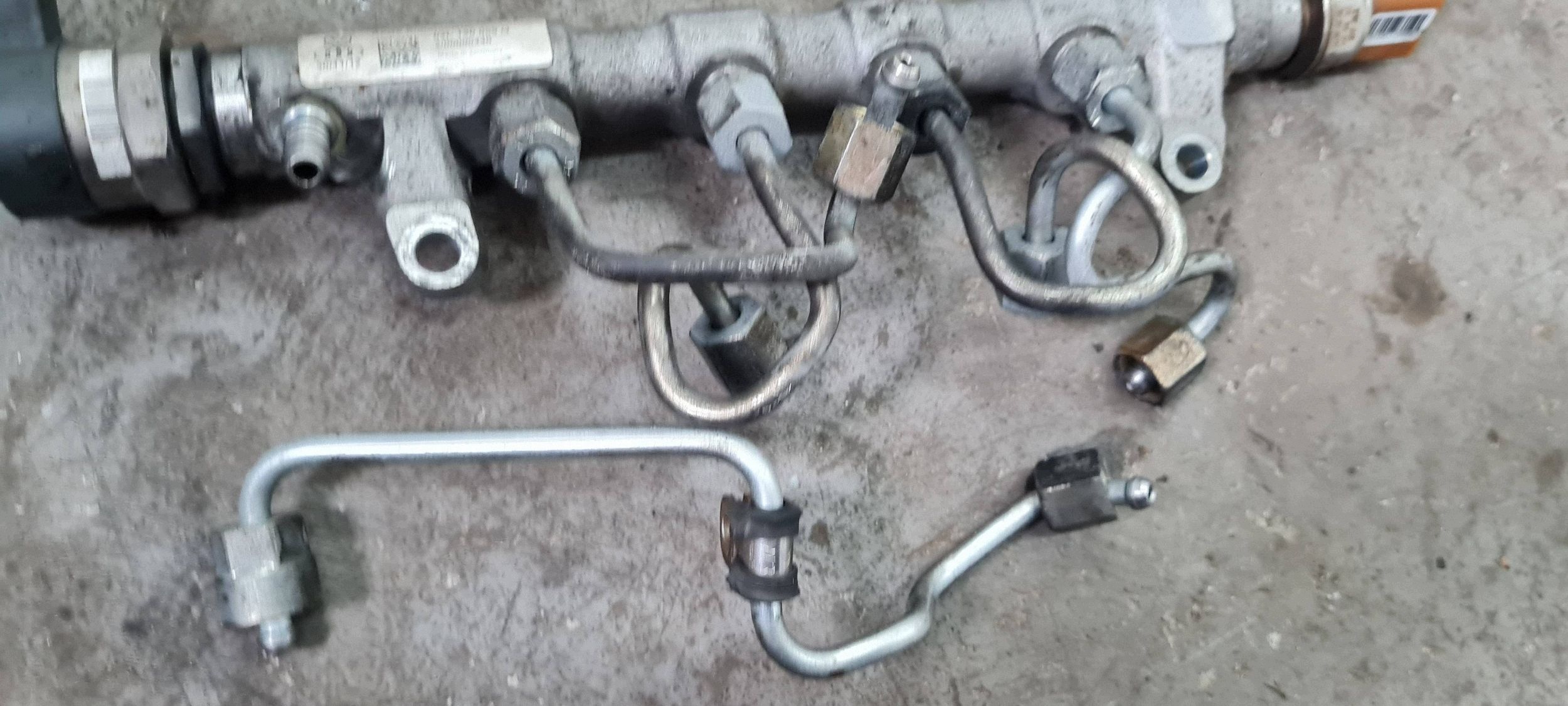 Inspuitrail OEM 03L130089Q voor Audi A4 1.97L Diesel
