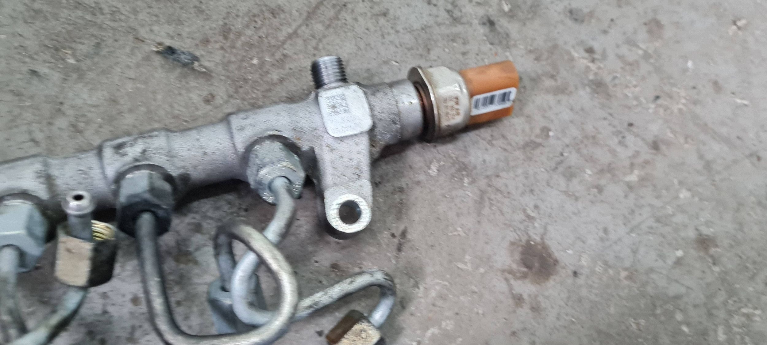 Ruiskutusraide OEM 03L130089Q Audi A4 1.97L Diesel image 3