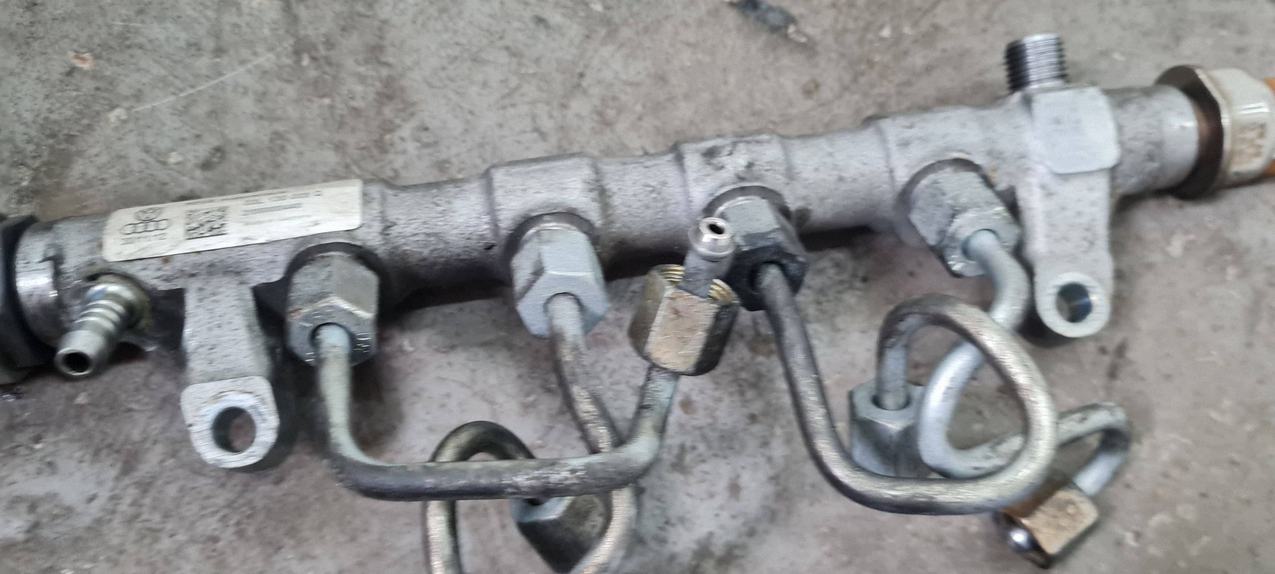 Ruiskutusraide OEM 03L130089Q Audi A4 1.97L Diesel image 4