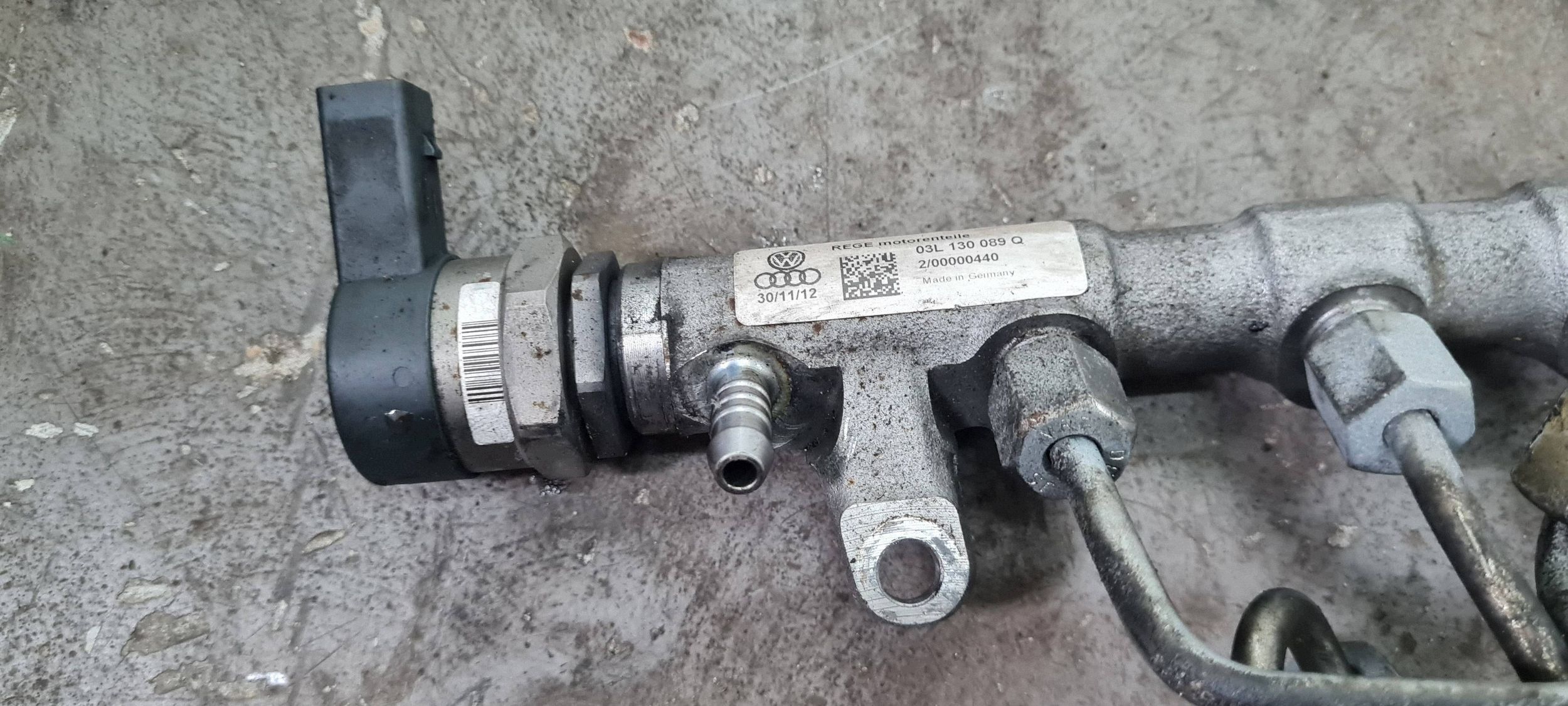 Ruiskutusraide OEM 03L130089Q Audi A4 1.97L Diesel image 5