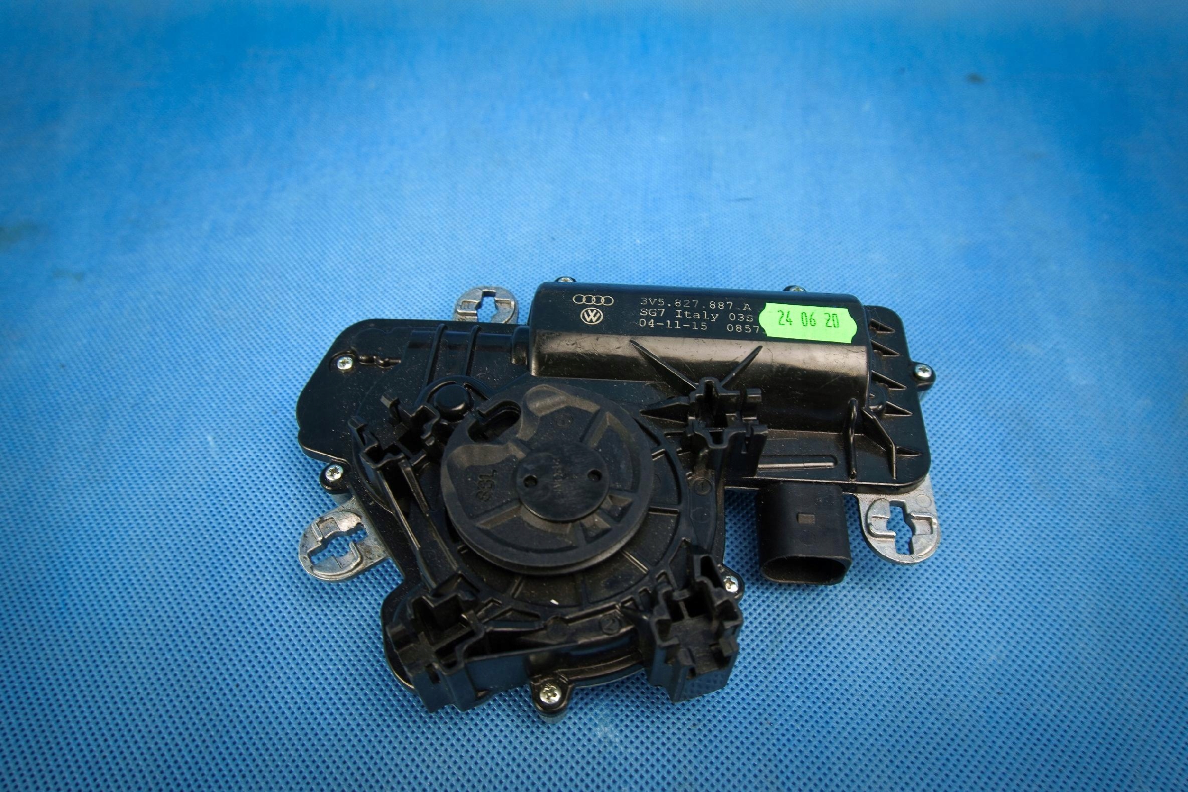 Fecho de porta-malas OEM 3V5827887A para Audi A4 Avant image 2