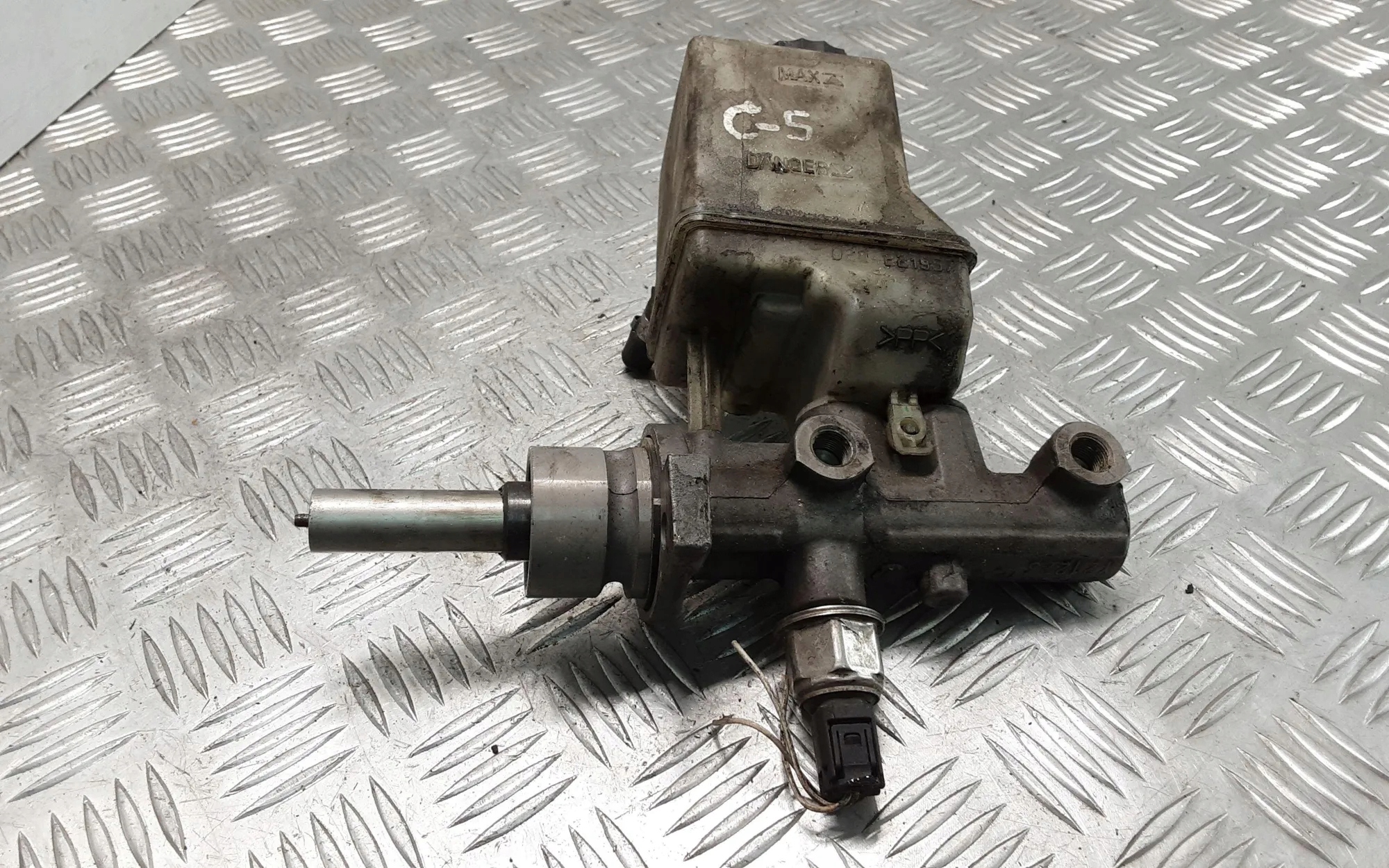 Jarru sylinteri OEM 0204221957 Citroën C5 III:lle