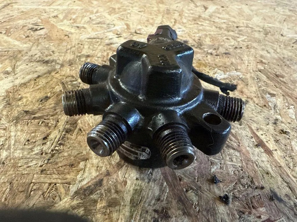 Rail d'injection Ford OE 1S4Q9D280AA pour Focus III 1.8L Diesel image 3