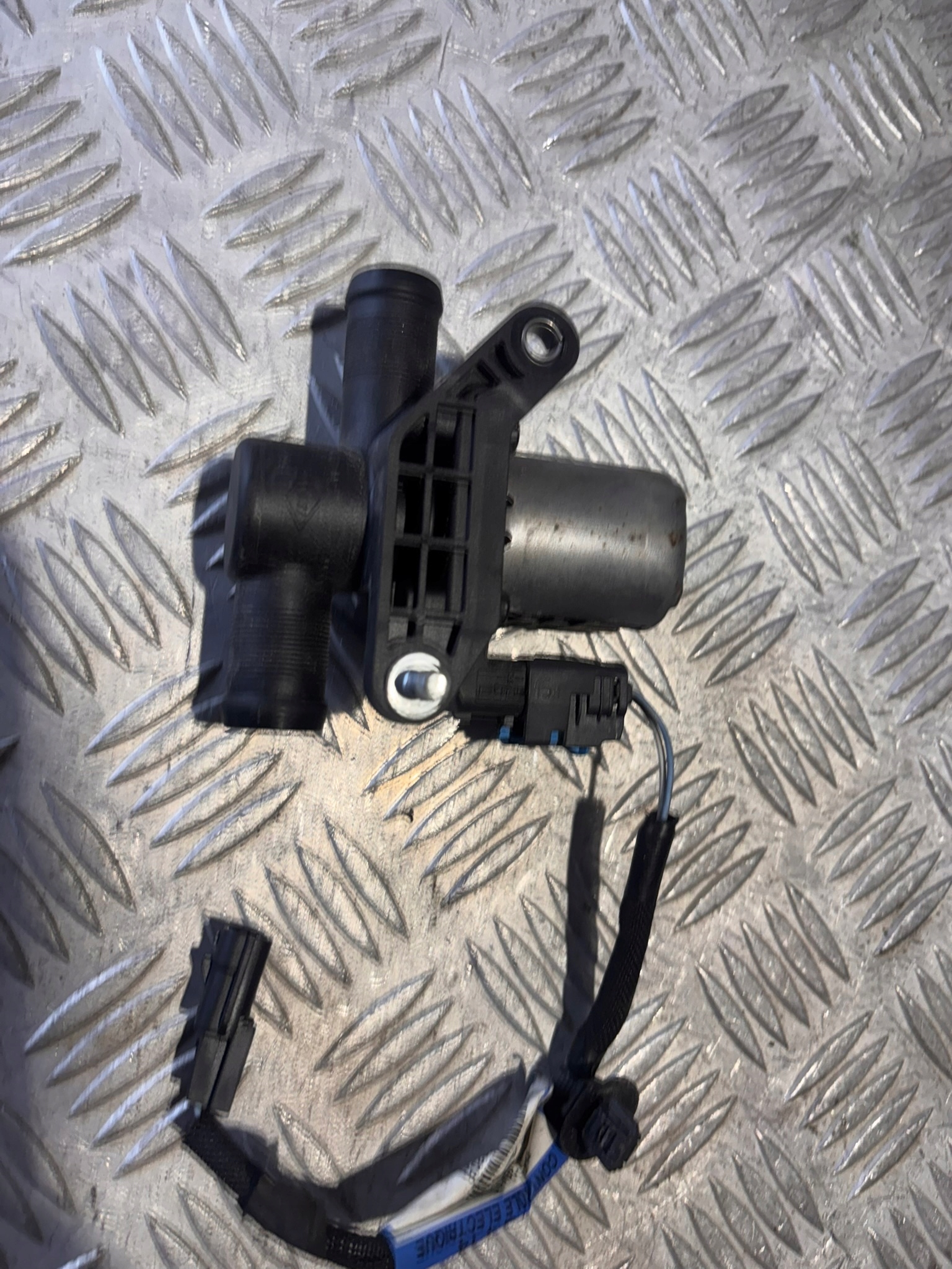 Pompe à eau OEM 212309316R pour Renault Trafic III/IV image 3