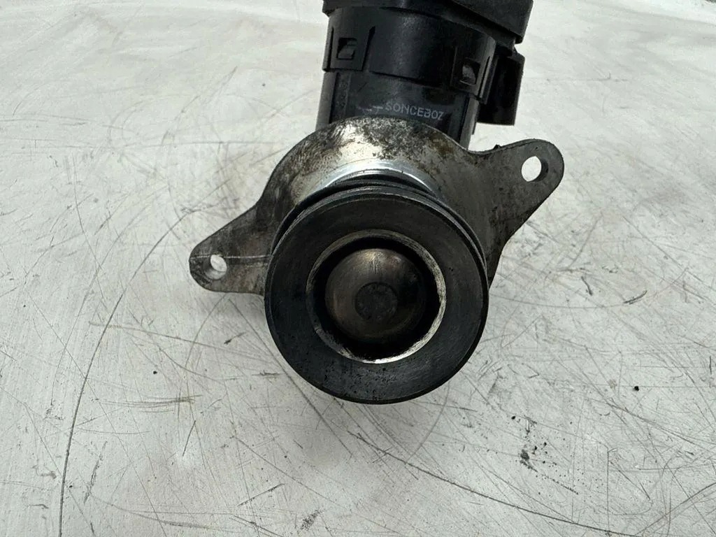 Mercedes-Benz OE 00005320B1 AGR-venttiili - Käytetty