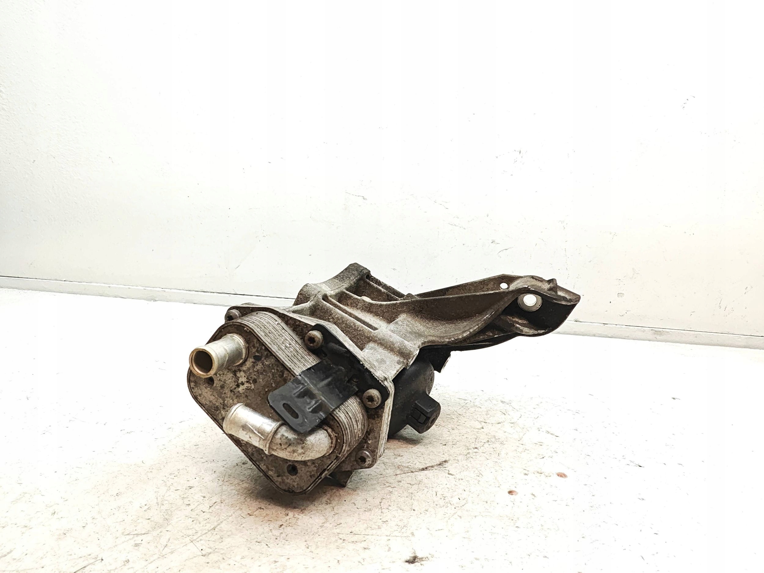 Jaguar XF Öljysuodattimen kiinnike OEM CX23-6L625-AA 2012