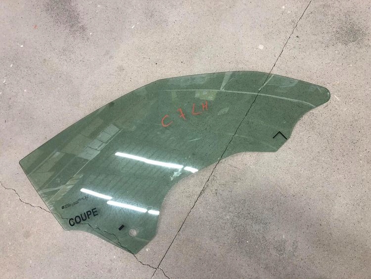 OEM A006451 Etu-oikea sivulasi Chevrolet Corvette C7