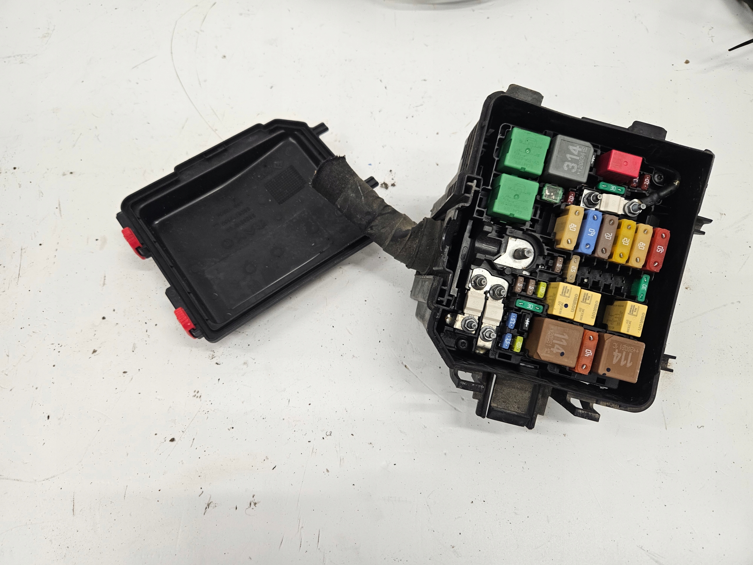 Sicherungskasten Fiat 600 OEM 9824510780 - Gebraucht image 2