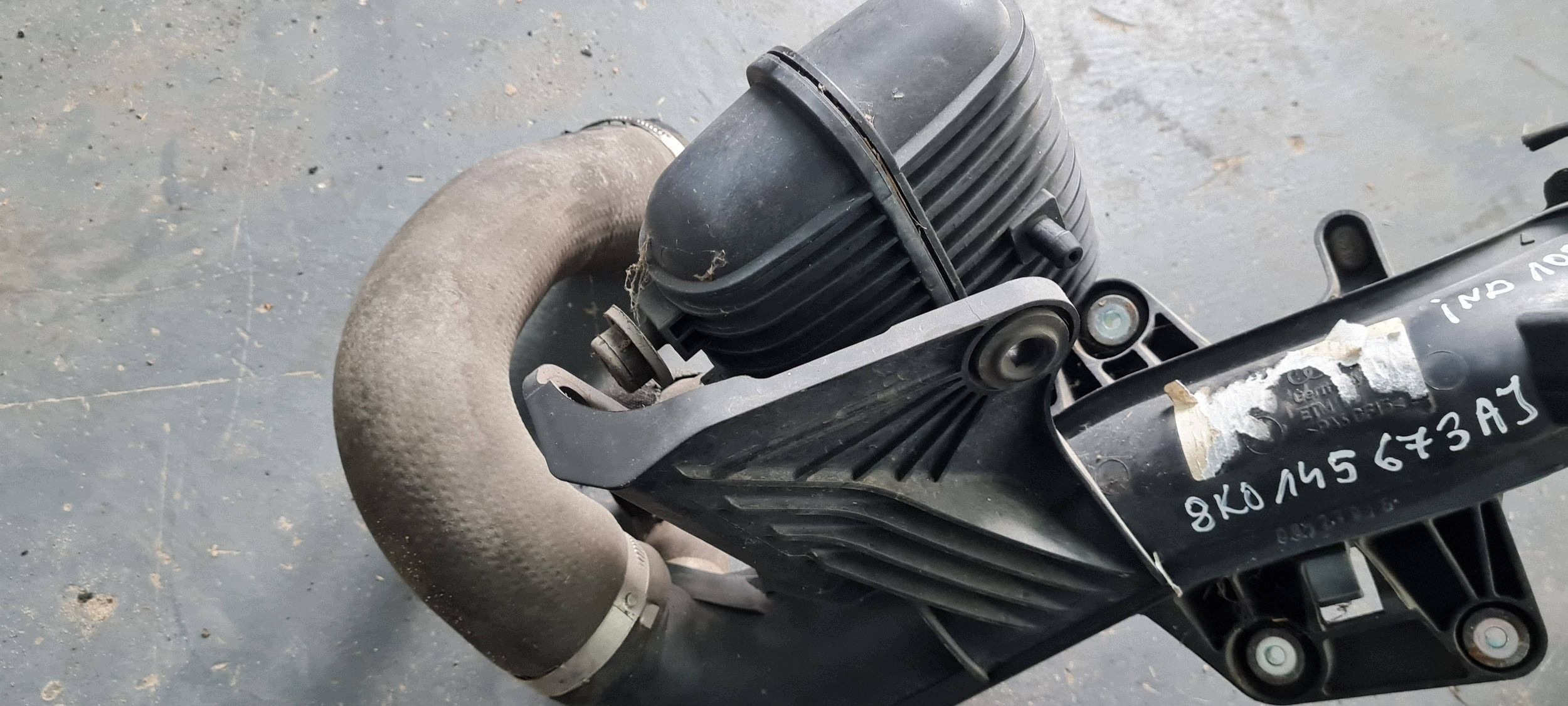 Audi A4 B8 2.0 TDI Intercooler-putki OEM 8K0145673AJ image 8