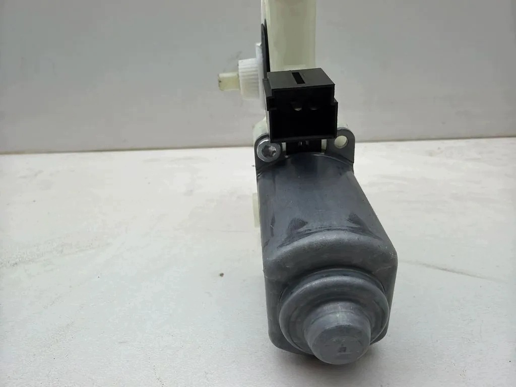 Audi Q4 Front rechts Fensterheber OEM 4K0959812A image 3