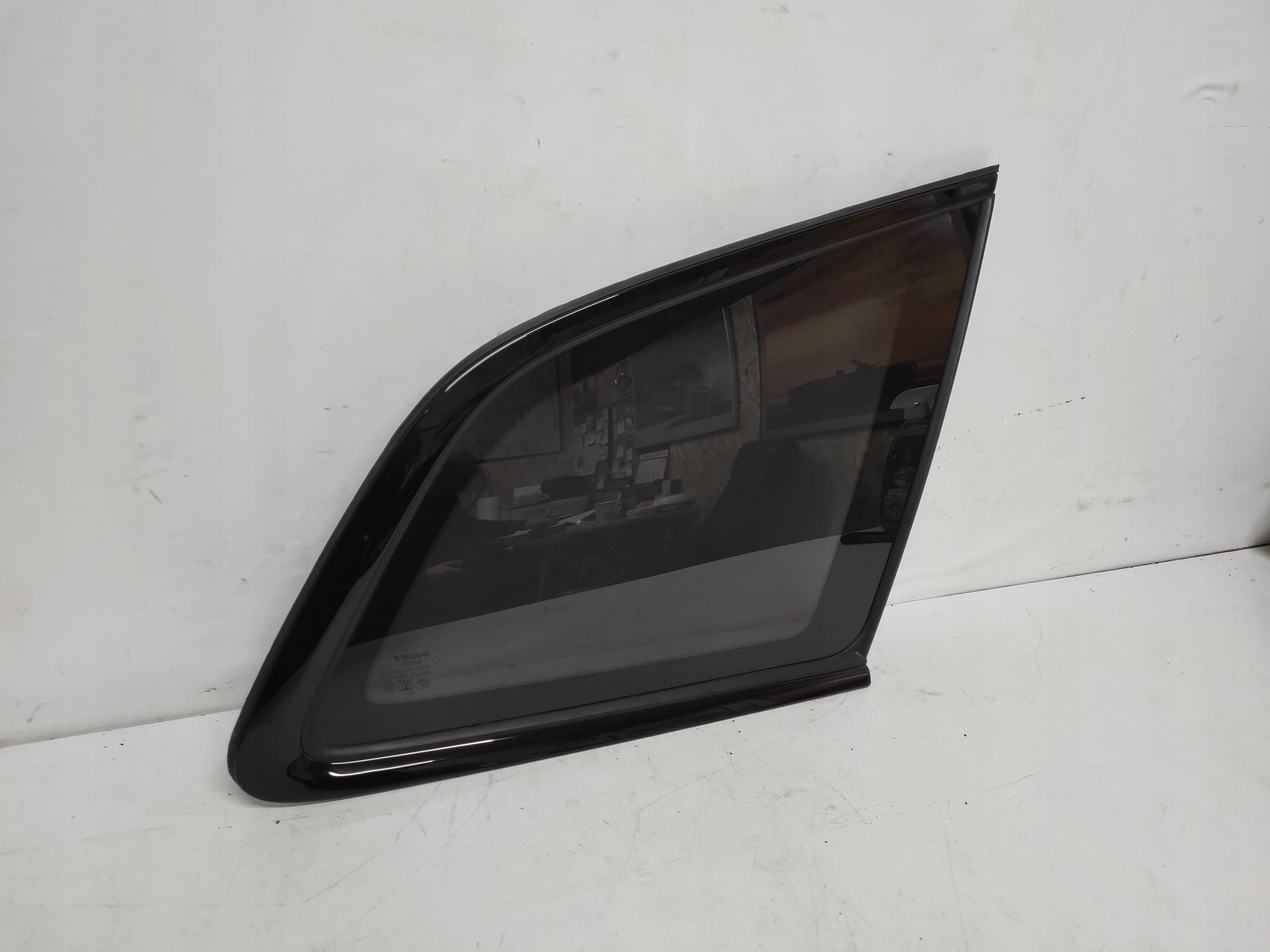 Käytetty Volvo OE Takaikkuna Oikea OEM 32314872