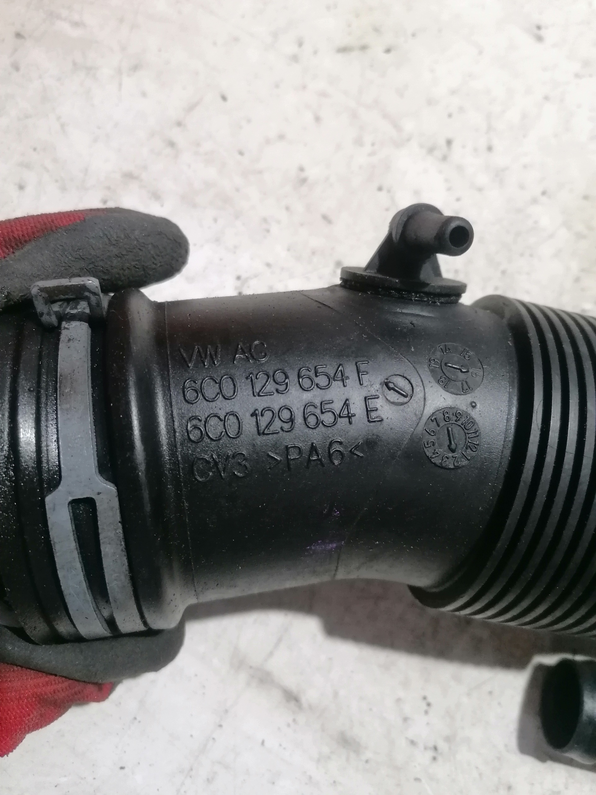 OEM 6C0129654F Ilmanotto-putki Skoda Fabia III 1.4 TDI