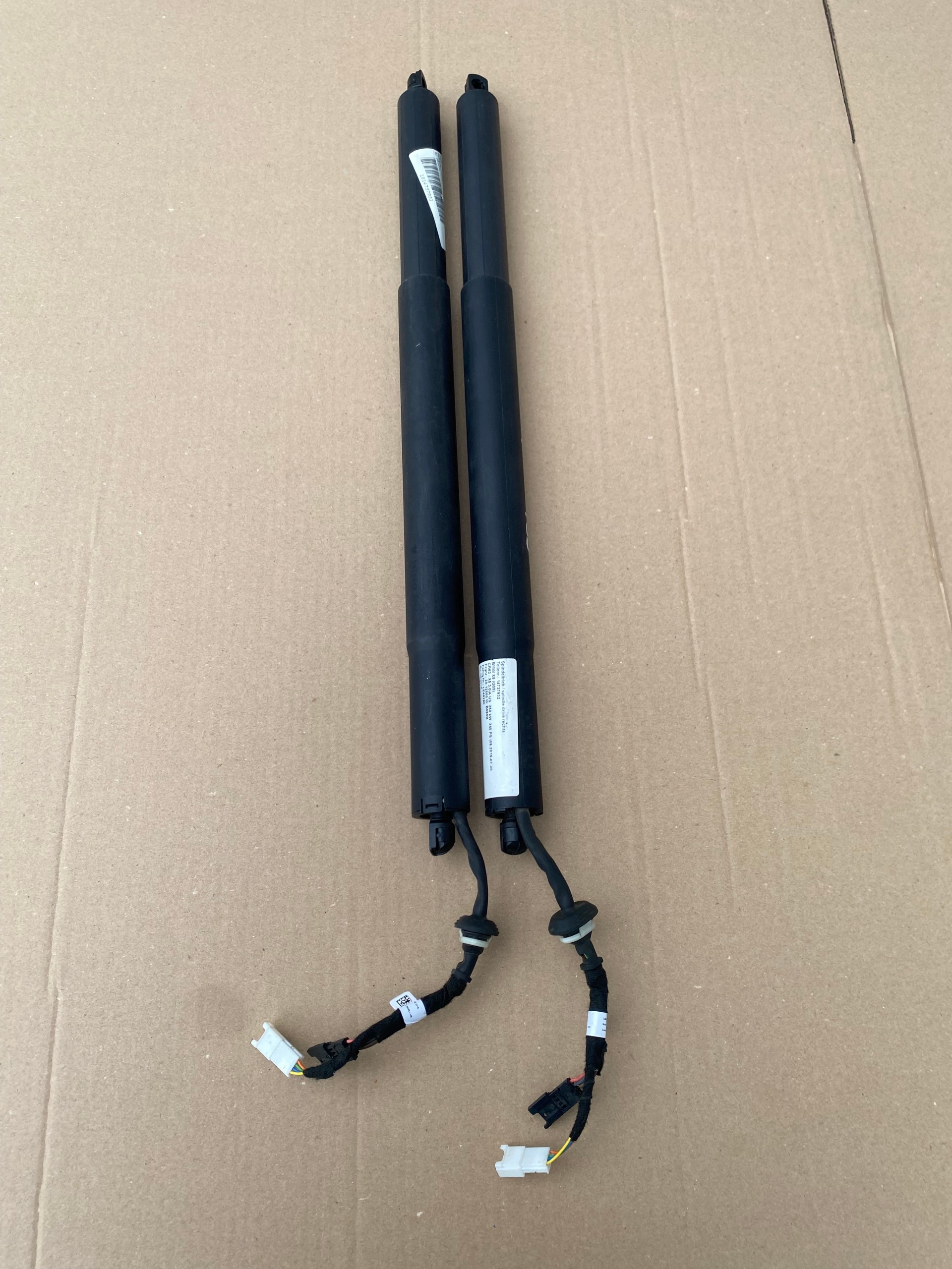 Heckklappendämpfer BMW X5 G05 OEM 7441799 - Gebraucht image 2