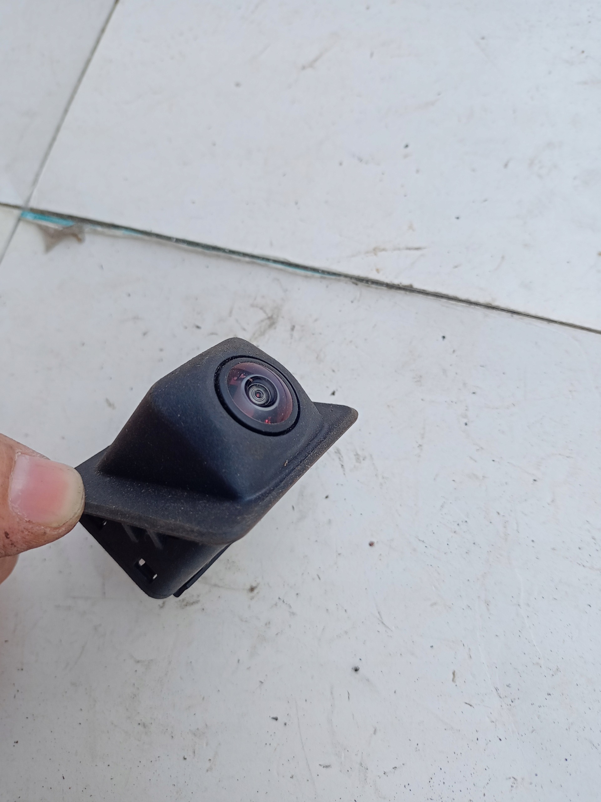 OEM 5WA980556D W81 Reverse Camera - Used image 2
