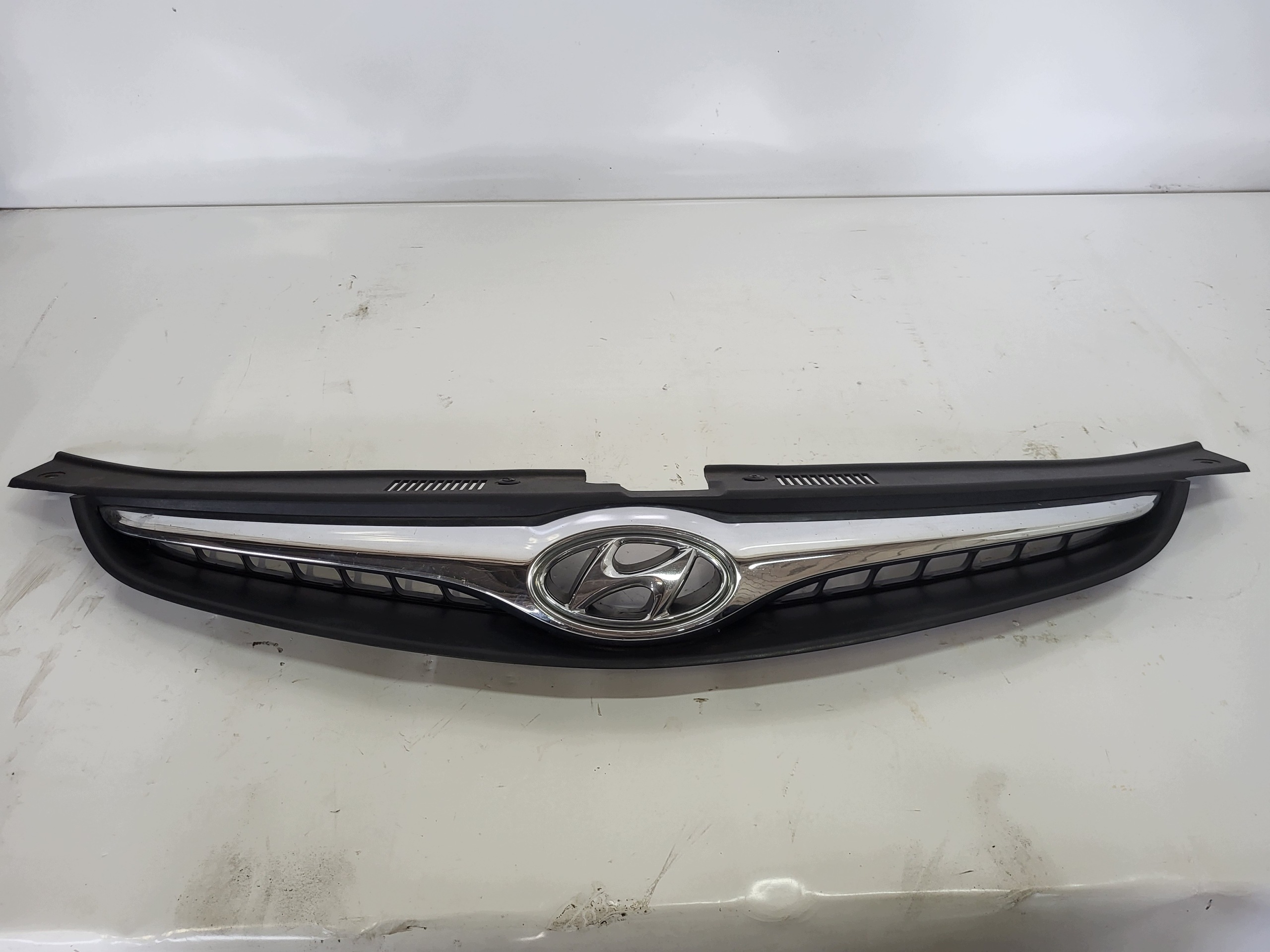 Hyundai I30 Jäähdyttimen ritilä OEM 86351-2R500 (2009-2012)