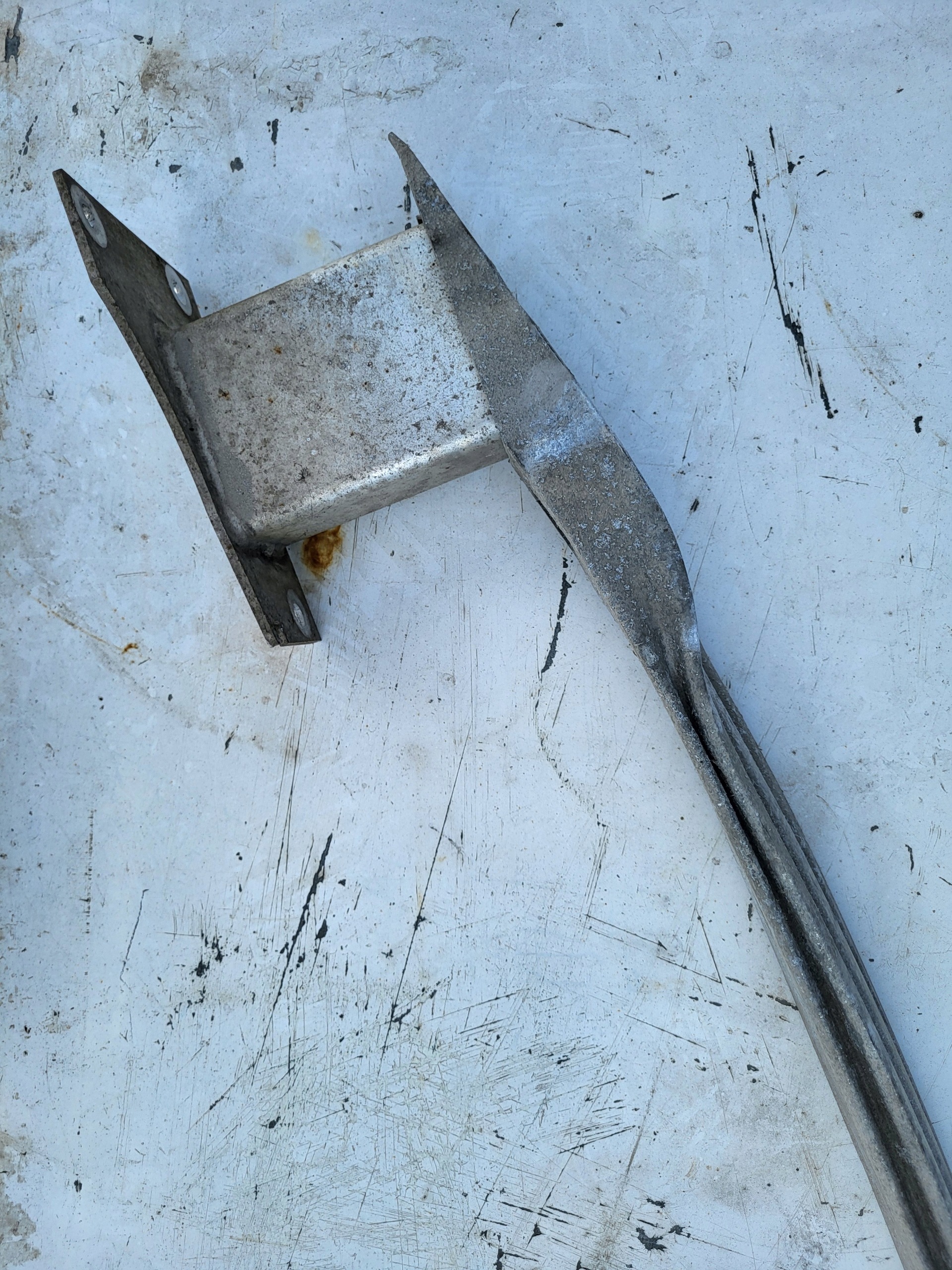 OEM 12775079 Takapuskurin palkki Opel Astra J:lle