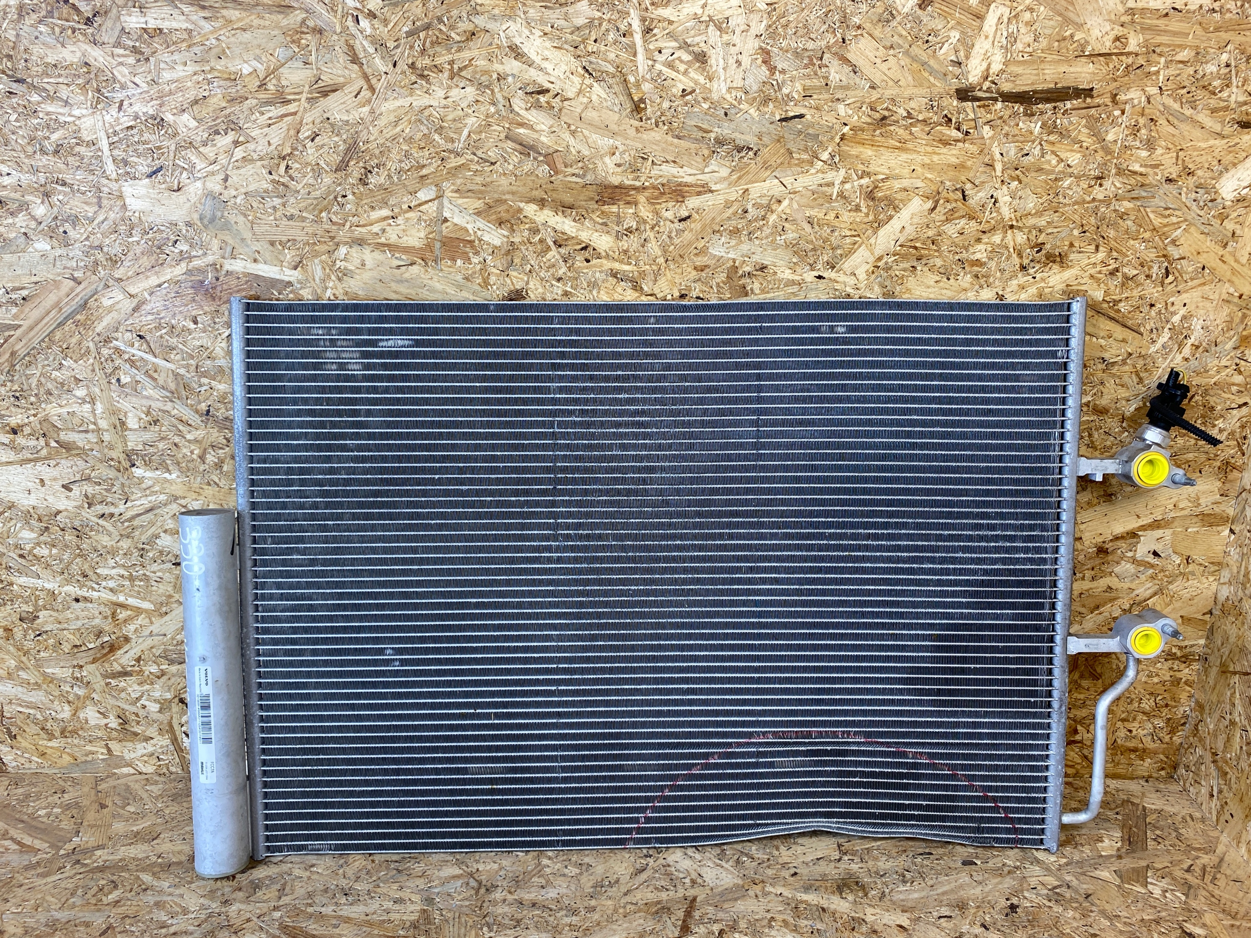 Volvo AC Condensor OEM 32138991 - Gebruikt image 2