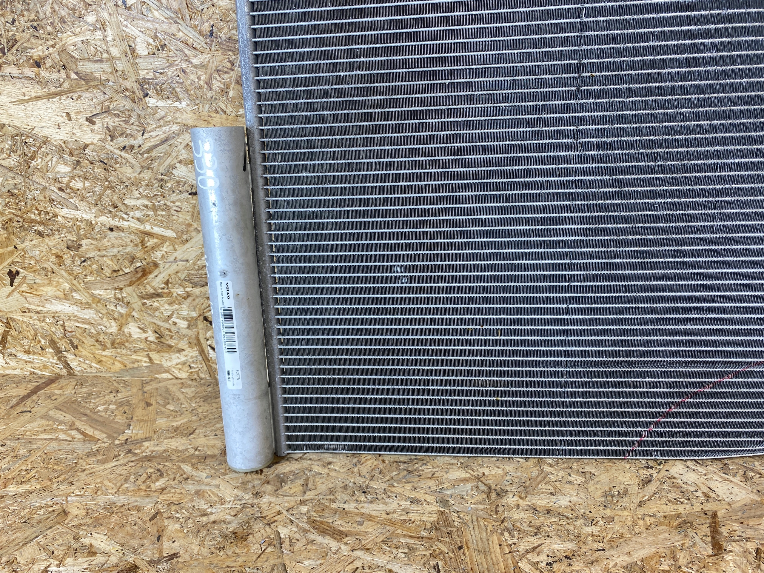 Volvo AC Condensor OEM 32138991 - Gebruikt image 4