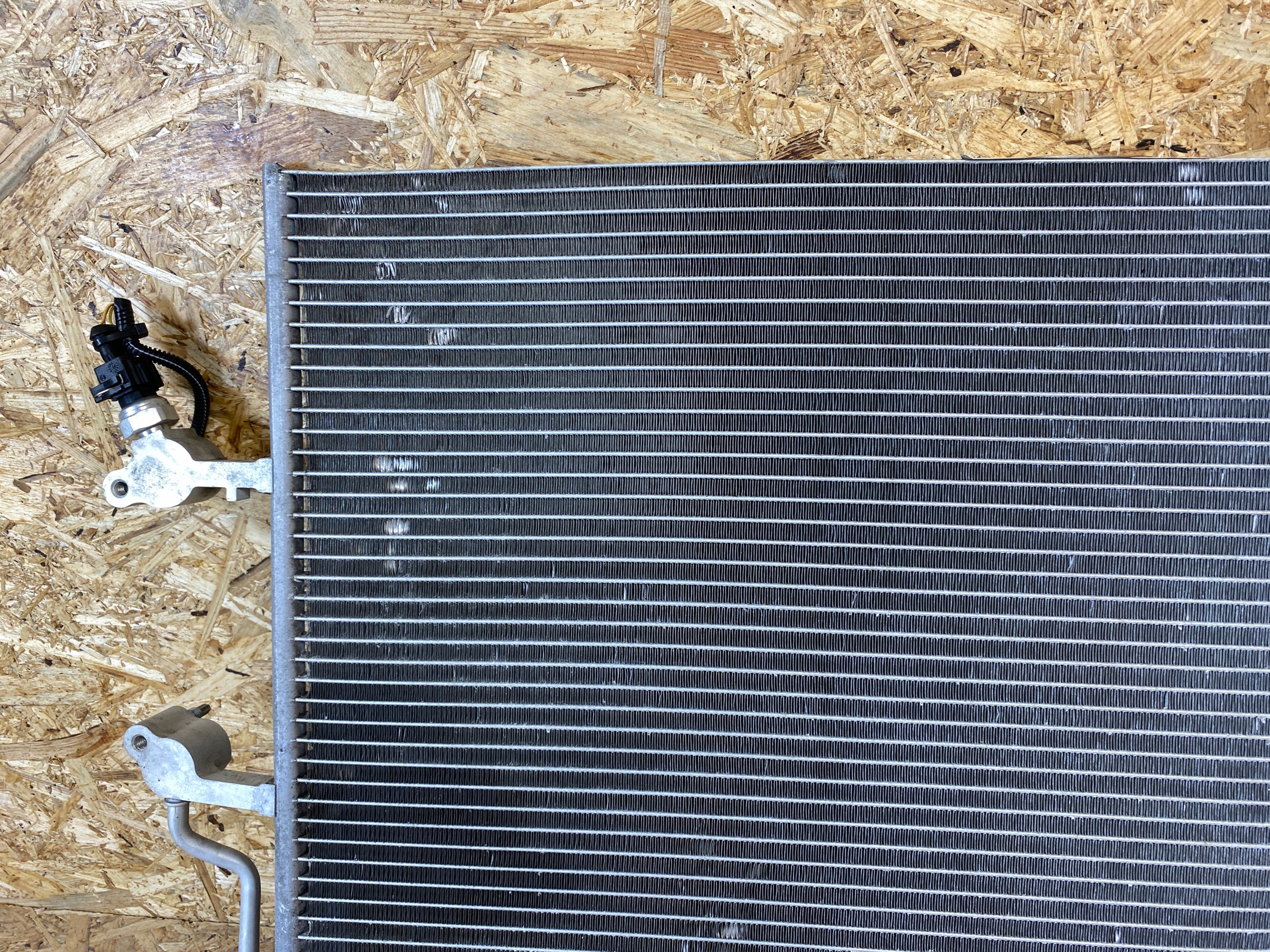 Volvo AC Condensor OEM 32138991 - Gebruikt image 8