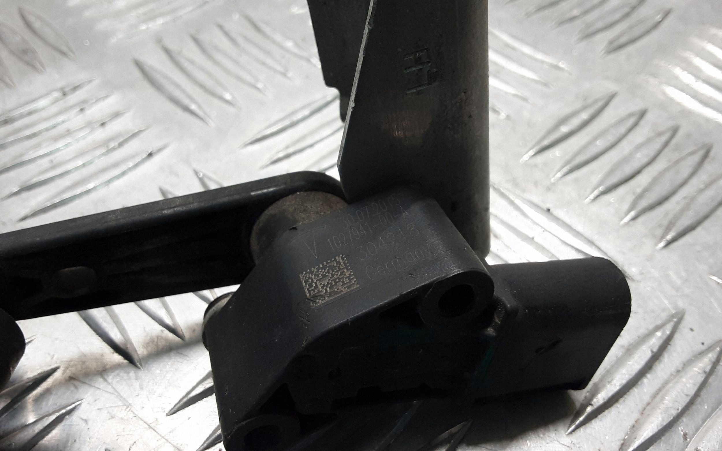 Tesla Model S Front Left Level Sensor OEM 102794100A image 4