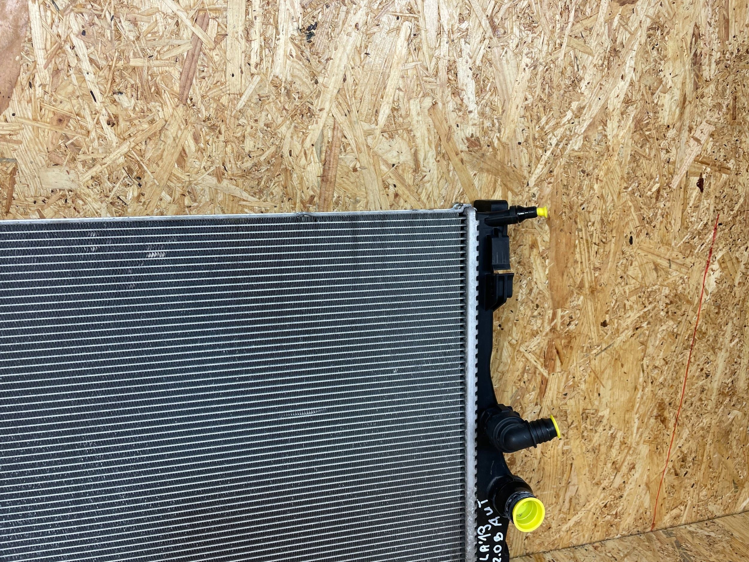 Radiateur d'eau Mercedes-Benz OE A2475000203 image 3