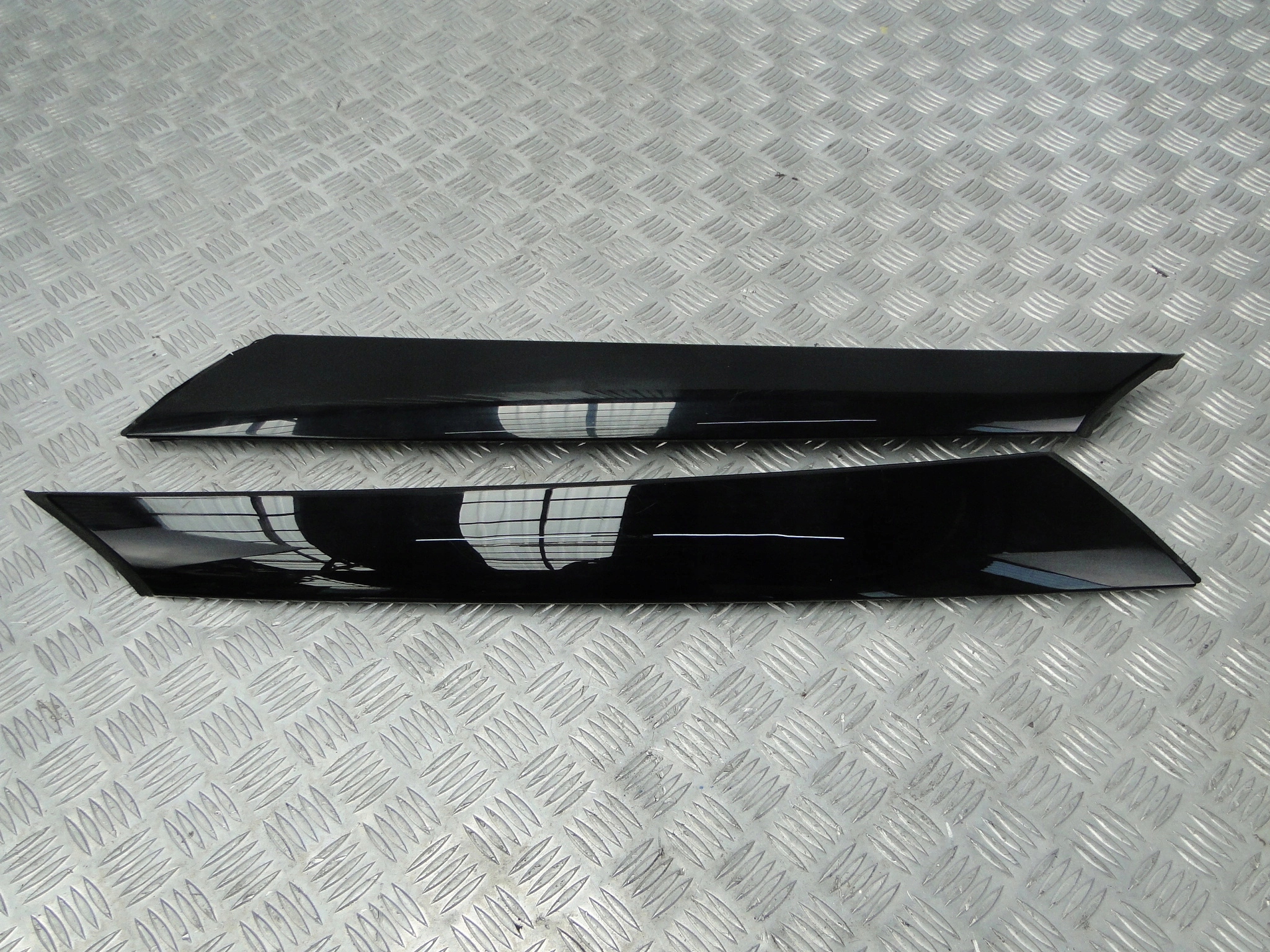 Skoda Fabia II A-pilarin Peite Vasen OEM 5J6853263A