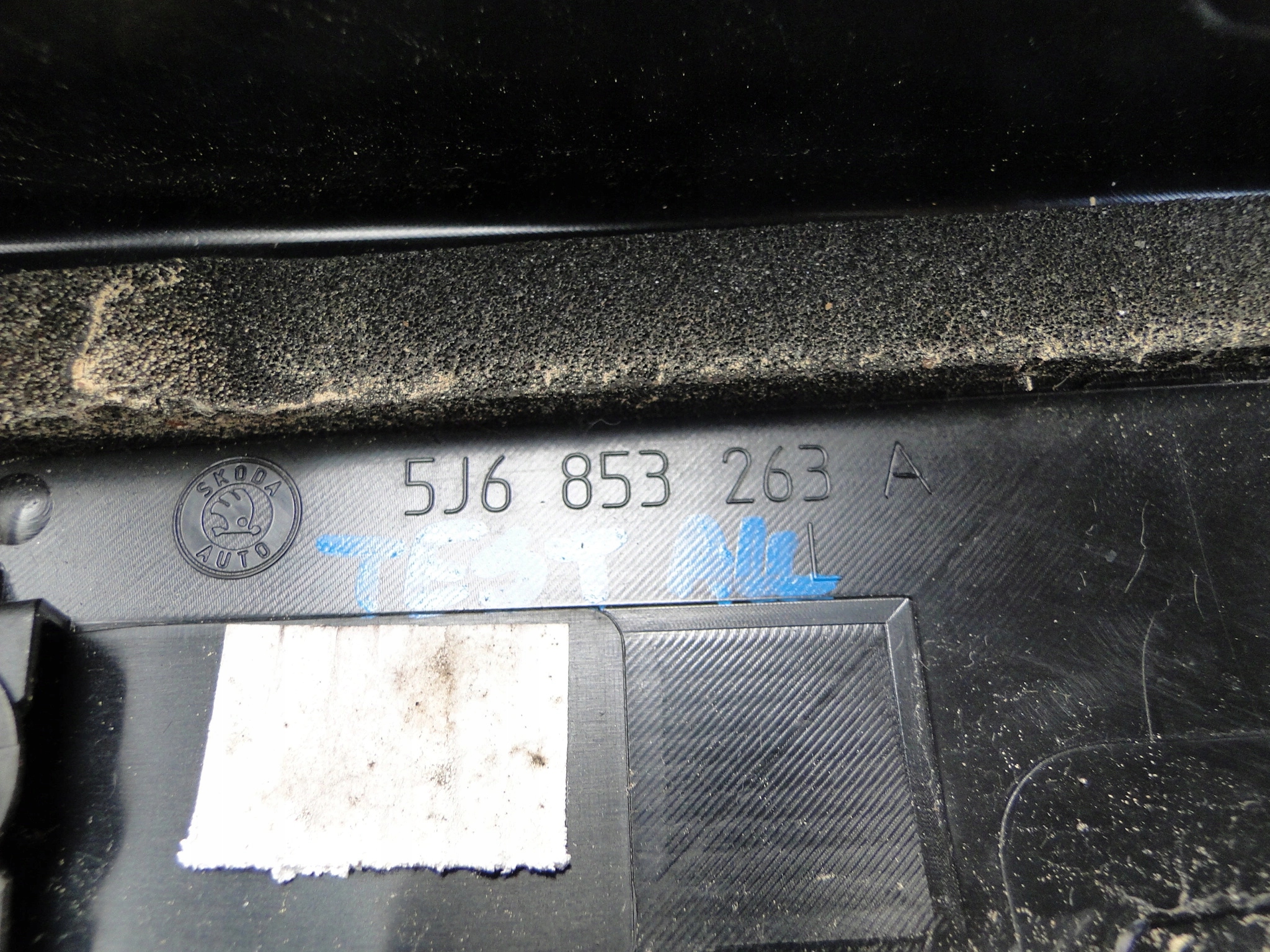 Skoda Fabia II A-pilarin Peite Vasen OEM 5J6853263A image 5