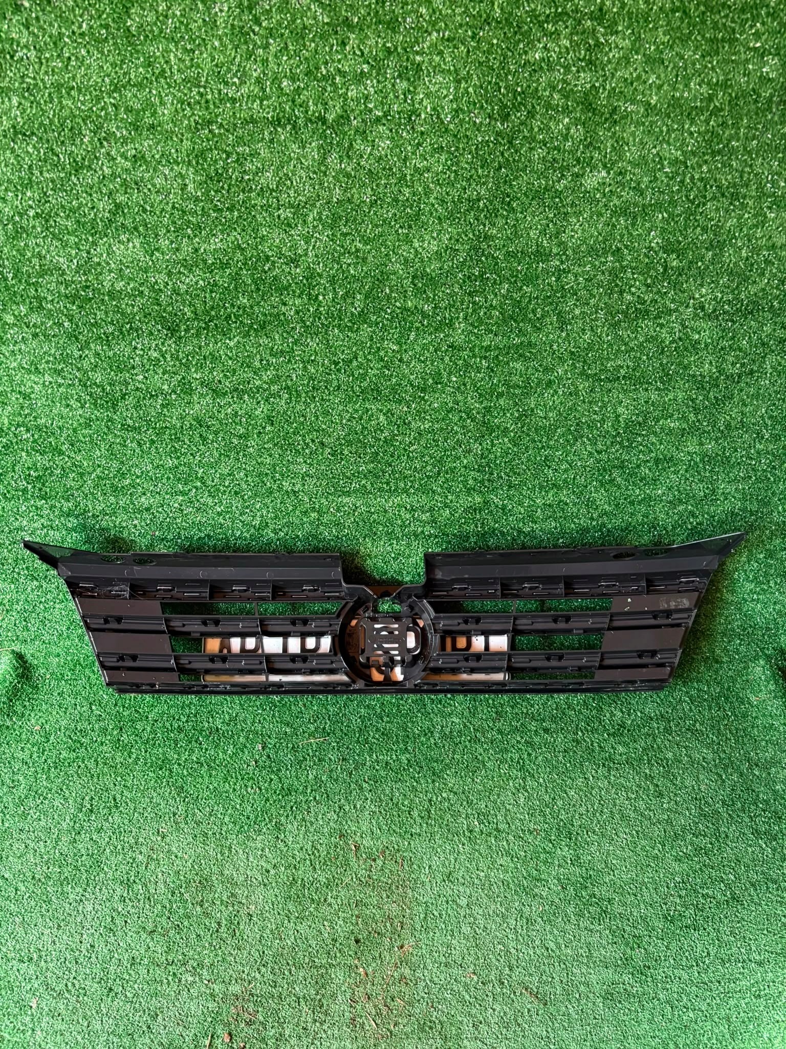 VW TIGUAN II 5NA Etu Kromigrilli OEM 5NA853653