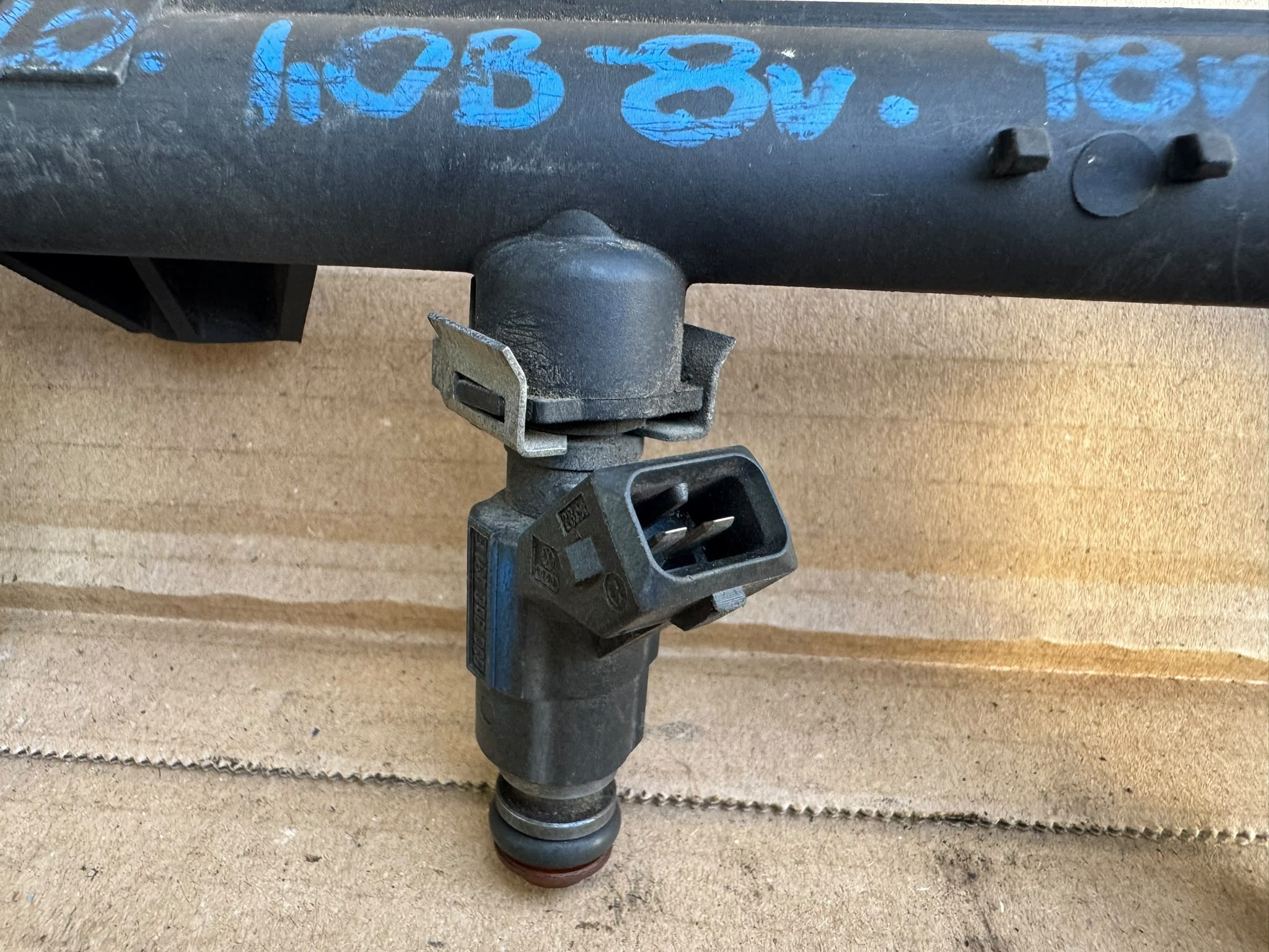 VW 030133319G Inspuitrail voor Polo N6 1.0