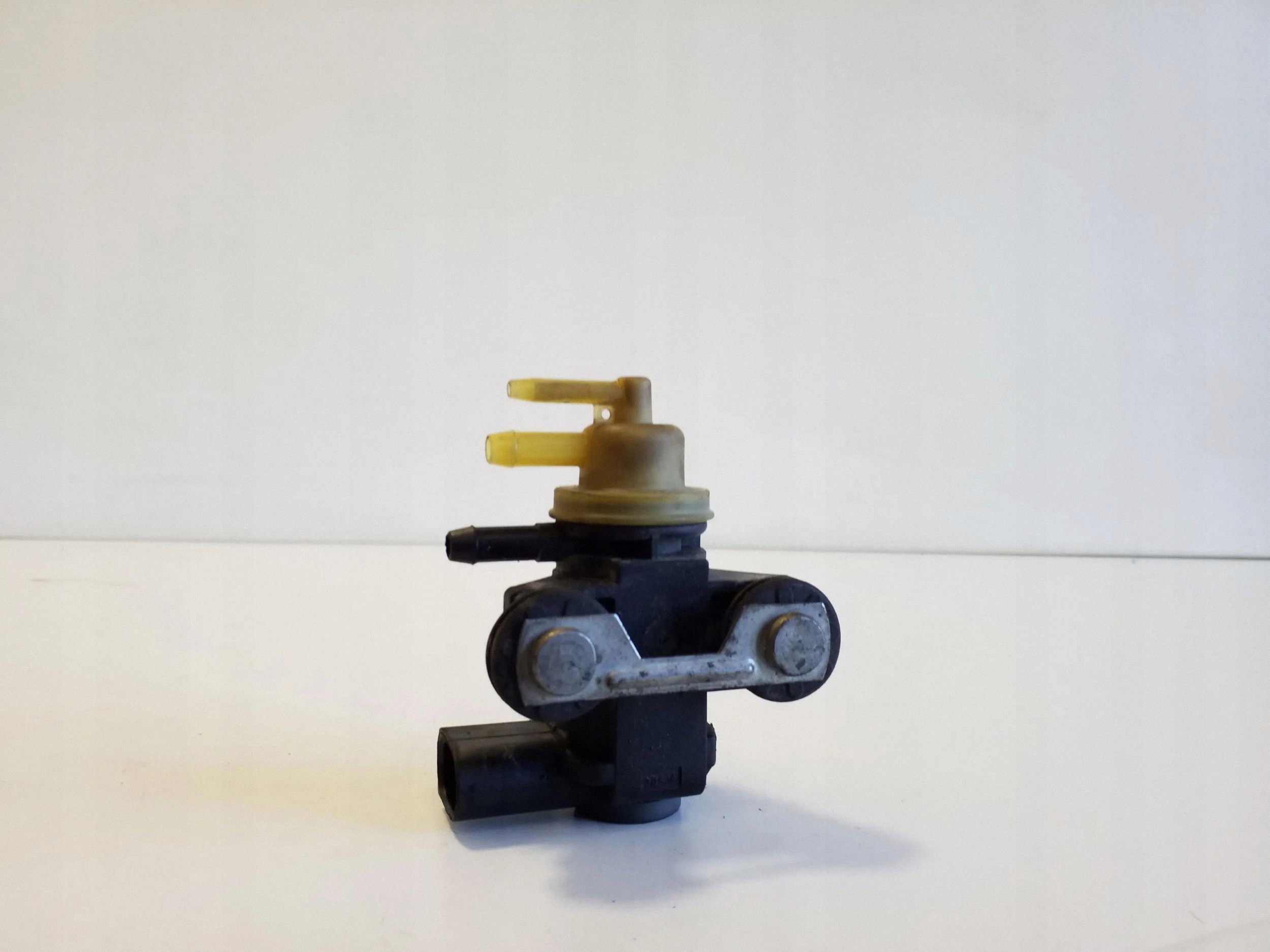 Électrovanne OEM 4011464A pour VW Passat B7 Alltrack image 3