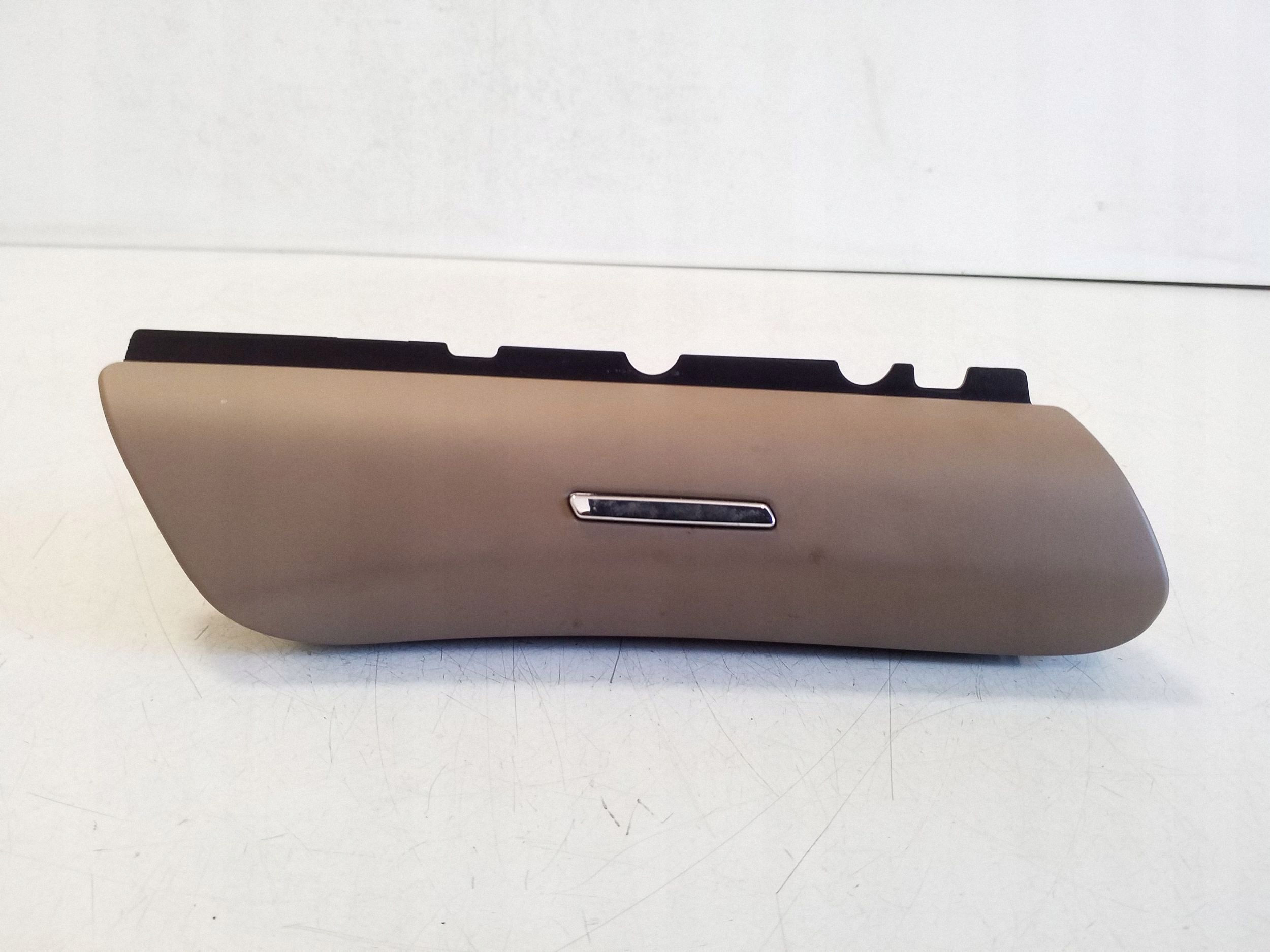 Bakre högerdörr askfat OEM 7P5857952 Porsche Cayenne image 2