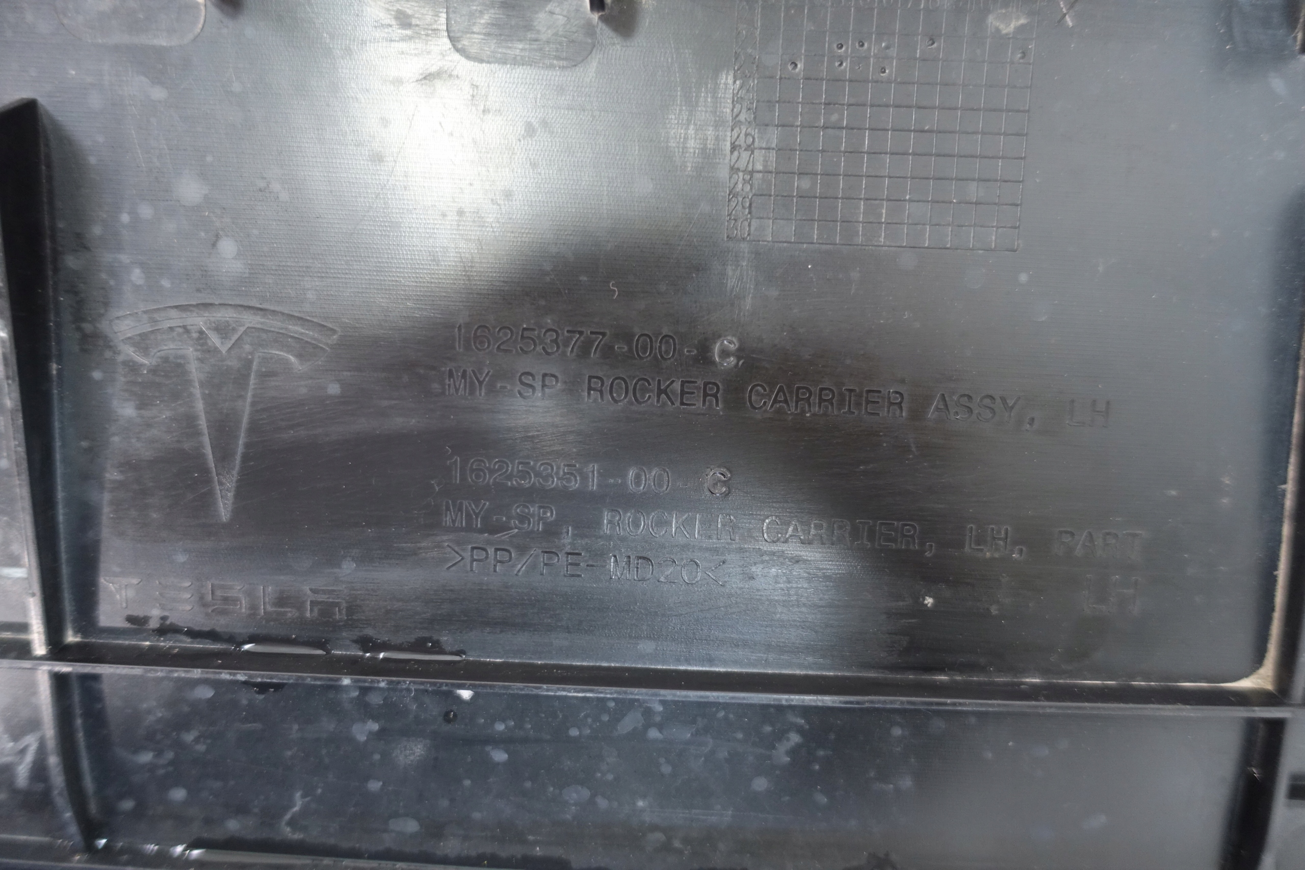 Panel de umbral inferior izquierdo Tesla Model Y OEM 1625377-00-C image 9