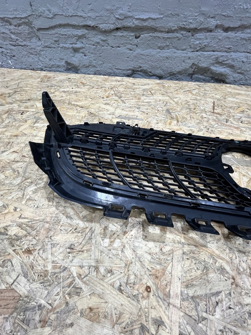 Mercedes A-Klasse W177 Frontstoßstangengitter OEM A1778880200 image 3