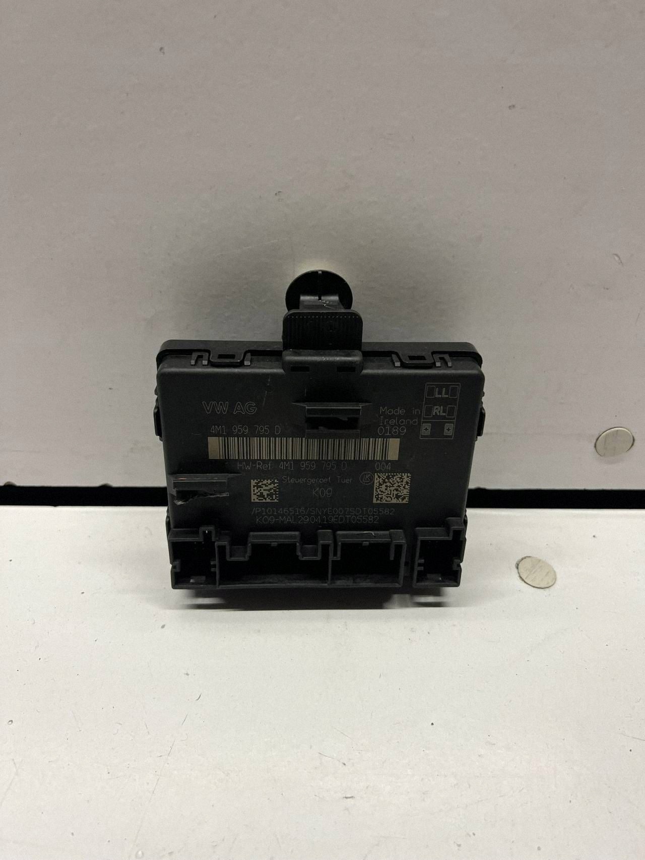 Oven Mukavuusohjain OEM 4M1959795D Audi