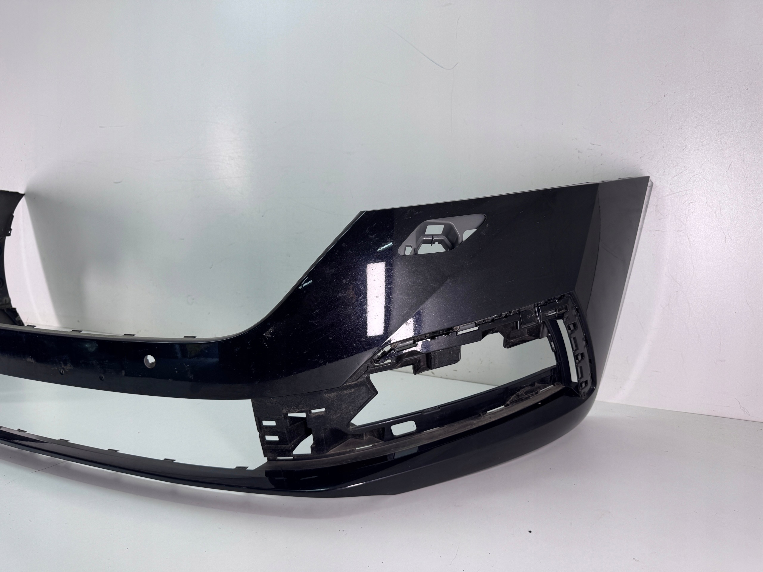 Skoda OE etupuskuri OEM 5E3807221 Octavia IV:lle
