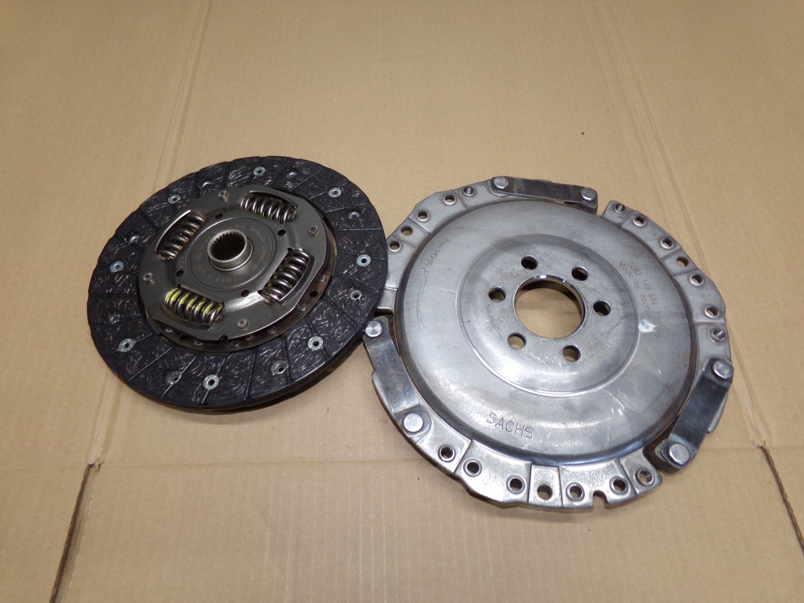Kaasutinrunkio OEM 036133062M VW Bora 1.6 16V:lle
