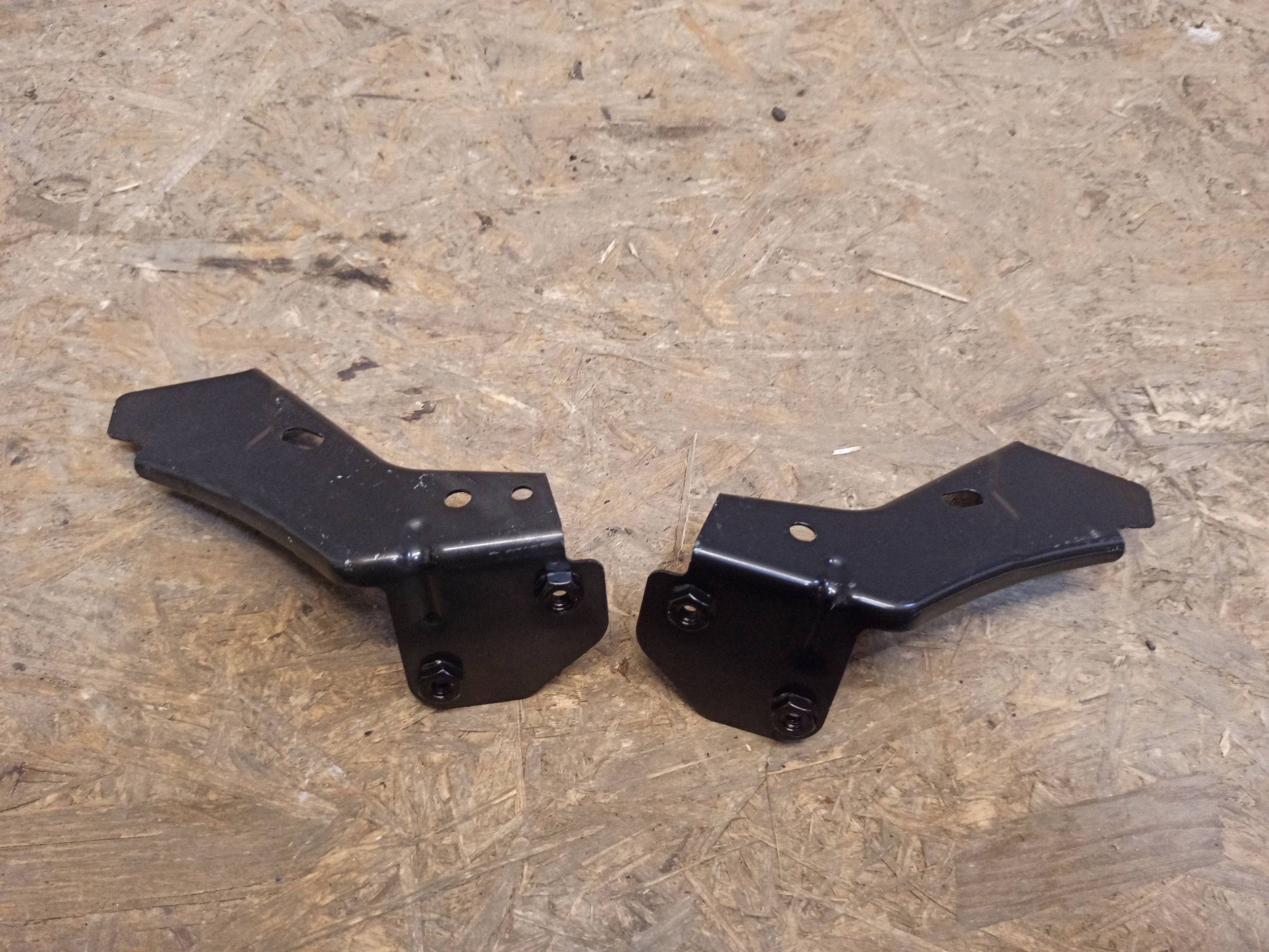 Soporte de guardabarros delantero izquierdo OEM 282756F00