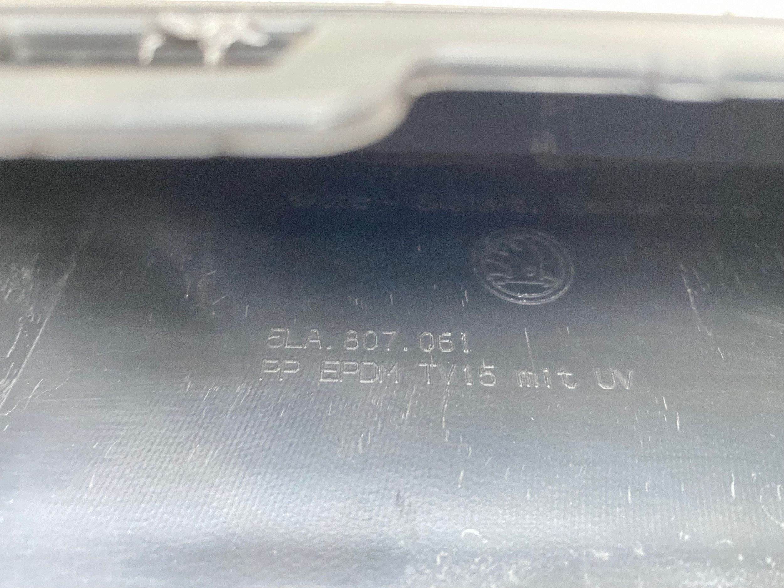 Skoda OE 5LA807061 voorbumper spoiler voor Enyaq image 4