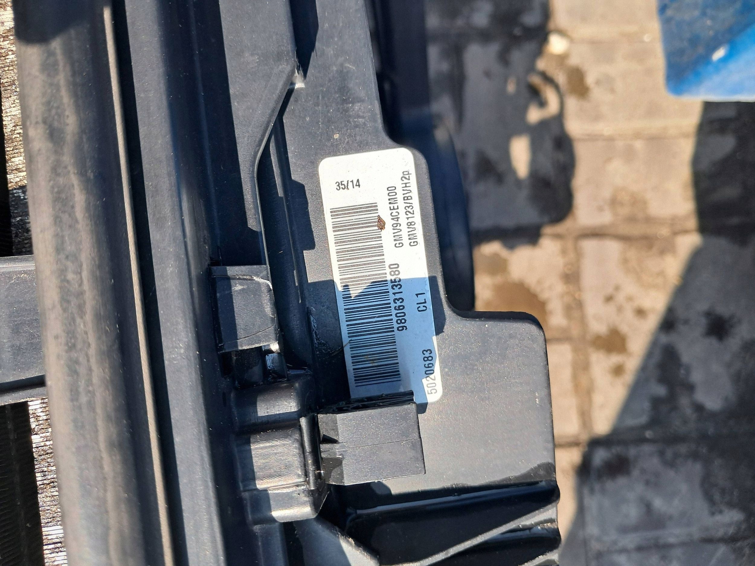 Radiatorventilator OEM 9806313580 met behuizing image 8