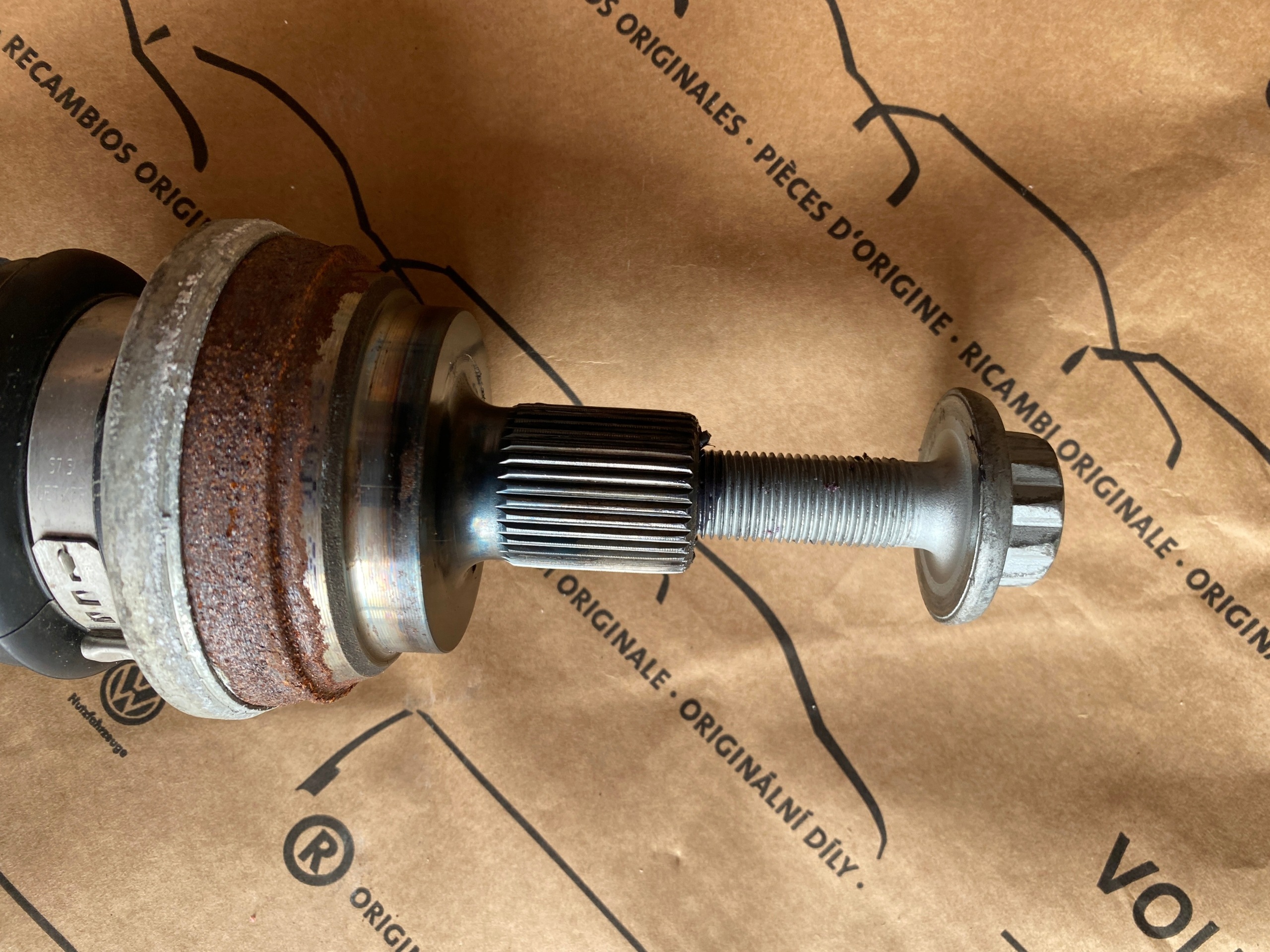 Skoda Kodiaq taka-akselin akseli OEM 3Q0501203B