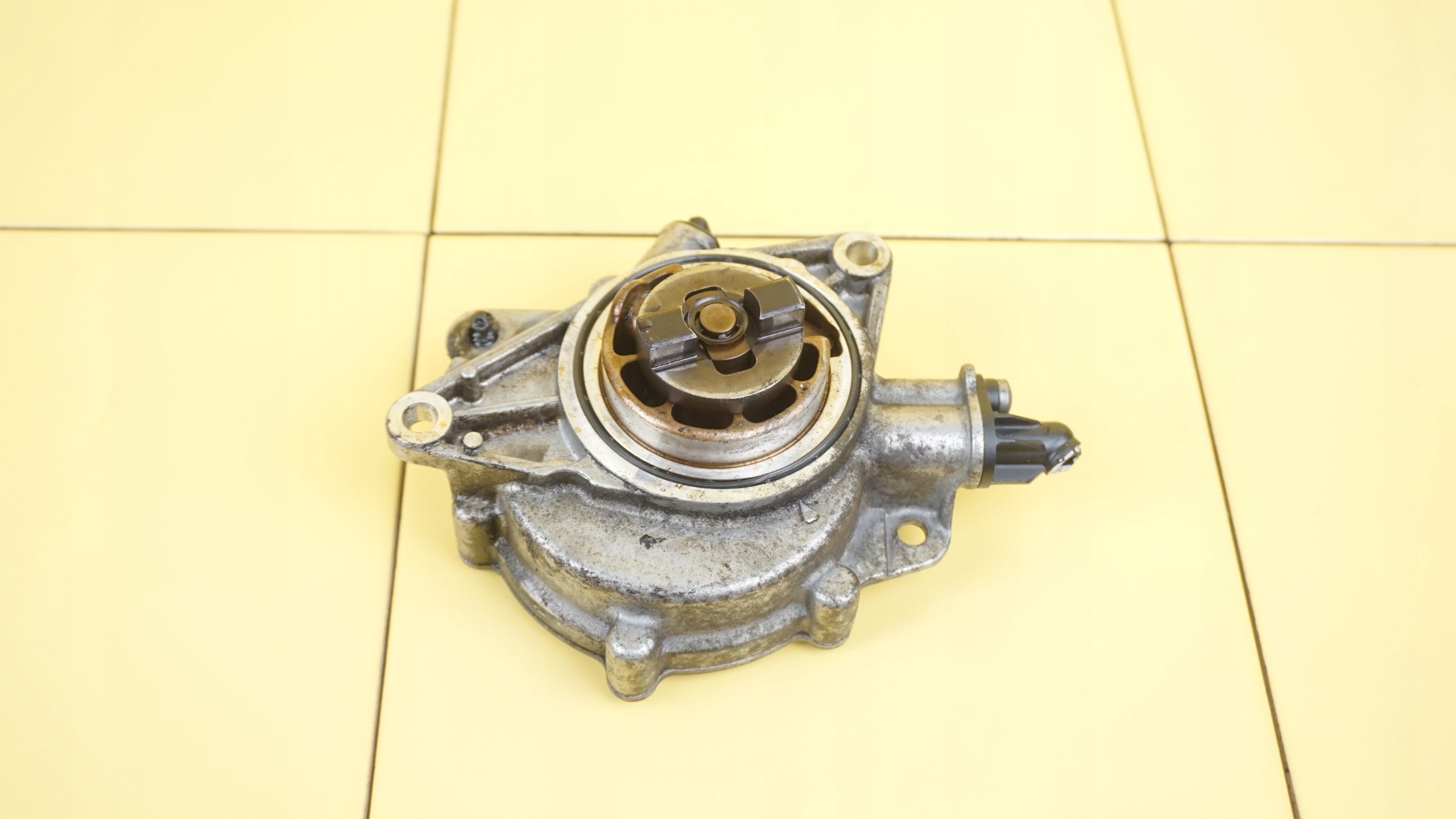 Bomba de vacío OEM 5FV 7586424 para Peugeot 1.6 THP image 3