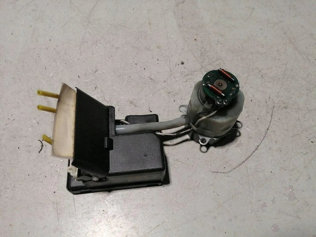 Hella Central Lock Pump OEM 1688000348 - Used image 2