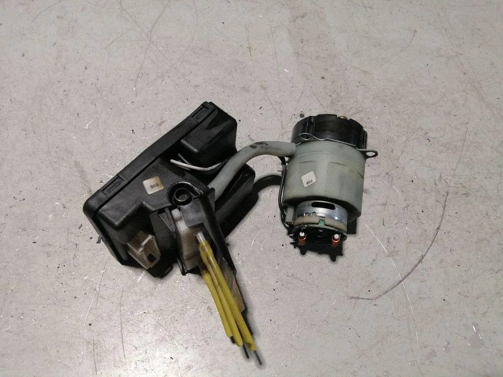 Hella Central Lock Pump OEM 1688000348 - Used image 3