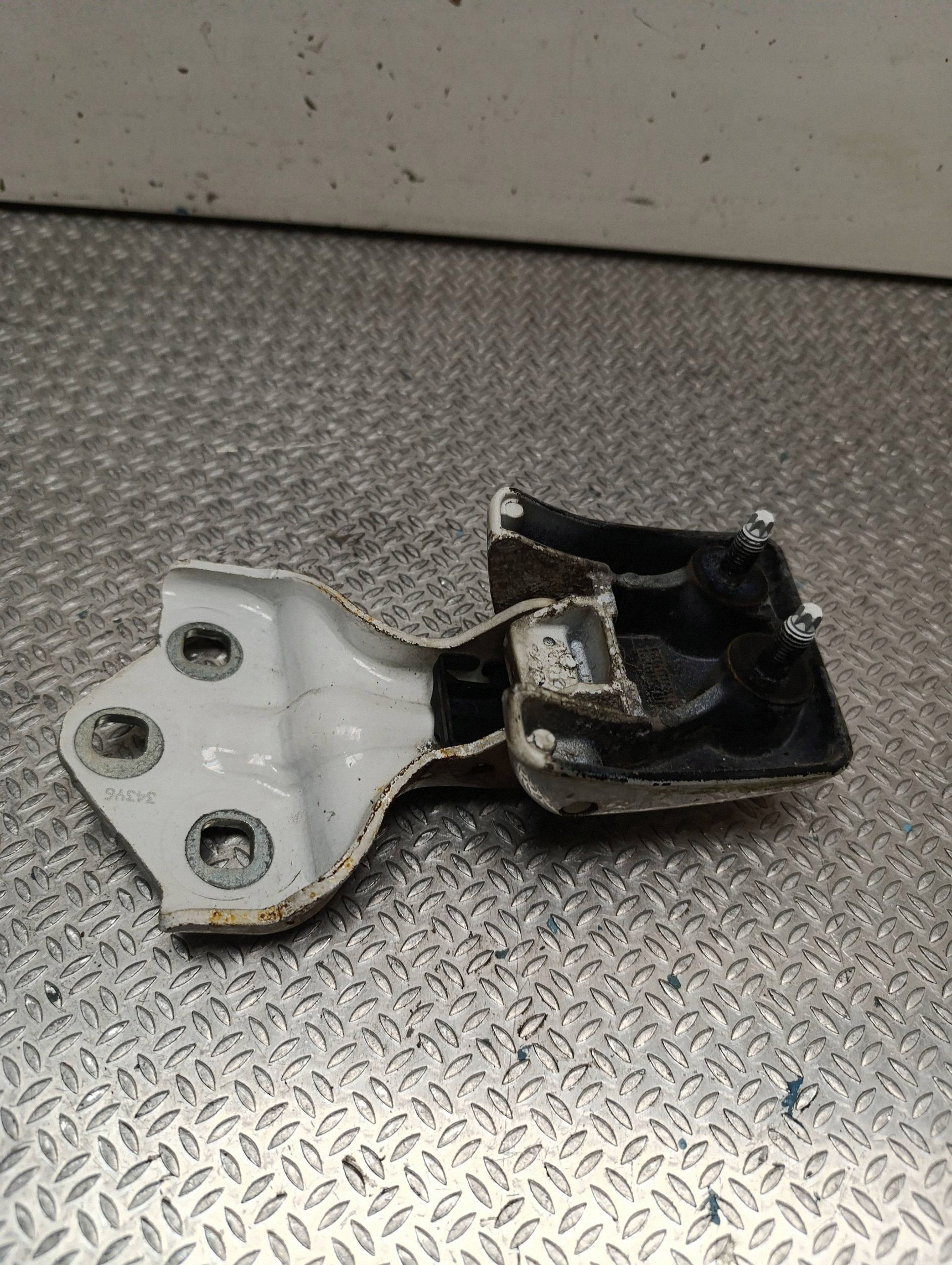 OEM 9820031980 Right Rear Door Hinge - Used image 4