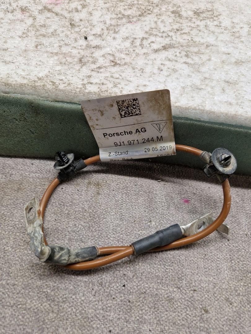 Porsche Taycan maadoituskaapeli OEM 9J1971244M