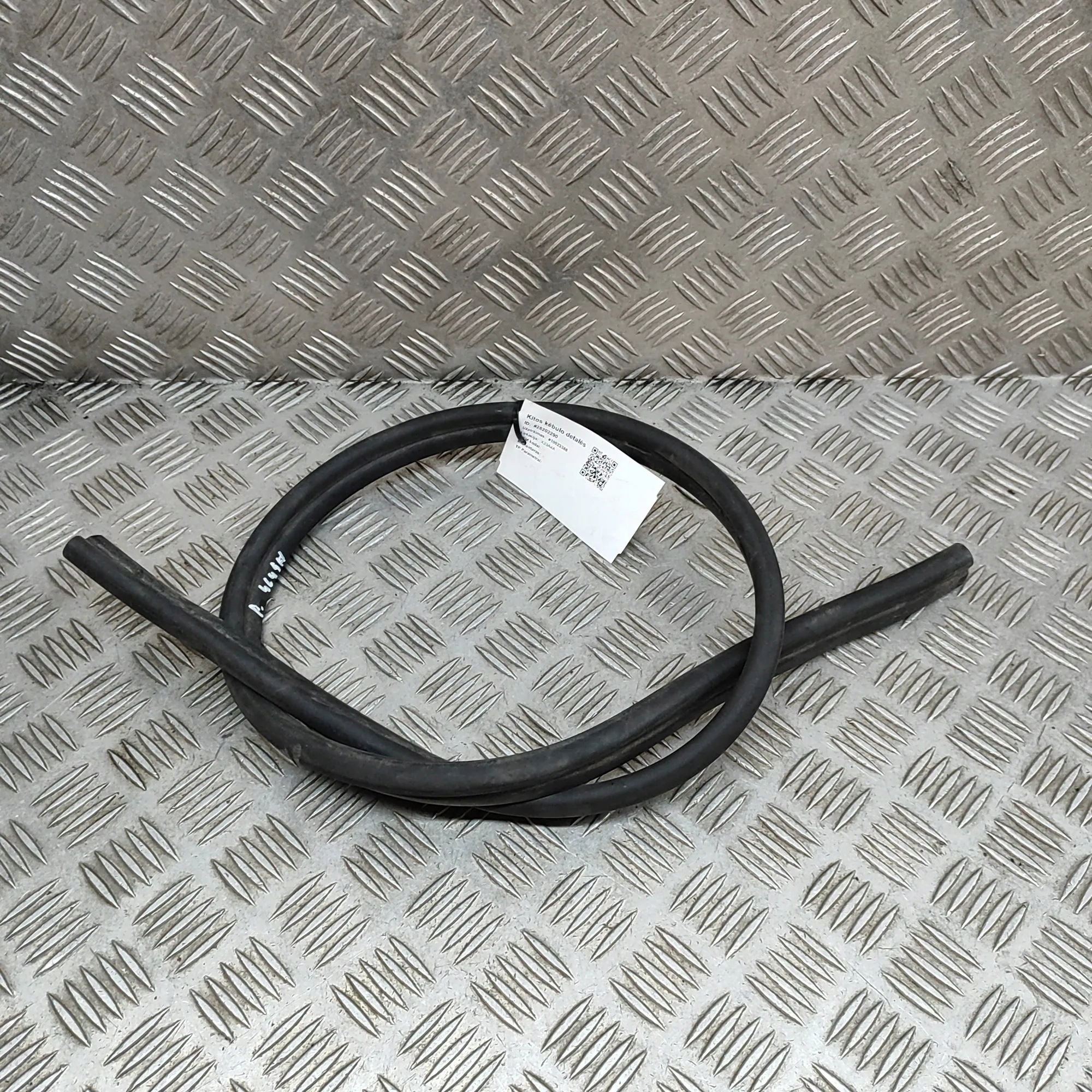 Junta do Capô VW Arteon OEM 3G8823723 - Usado image 4