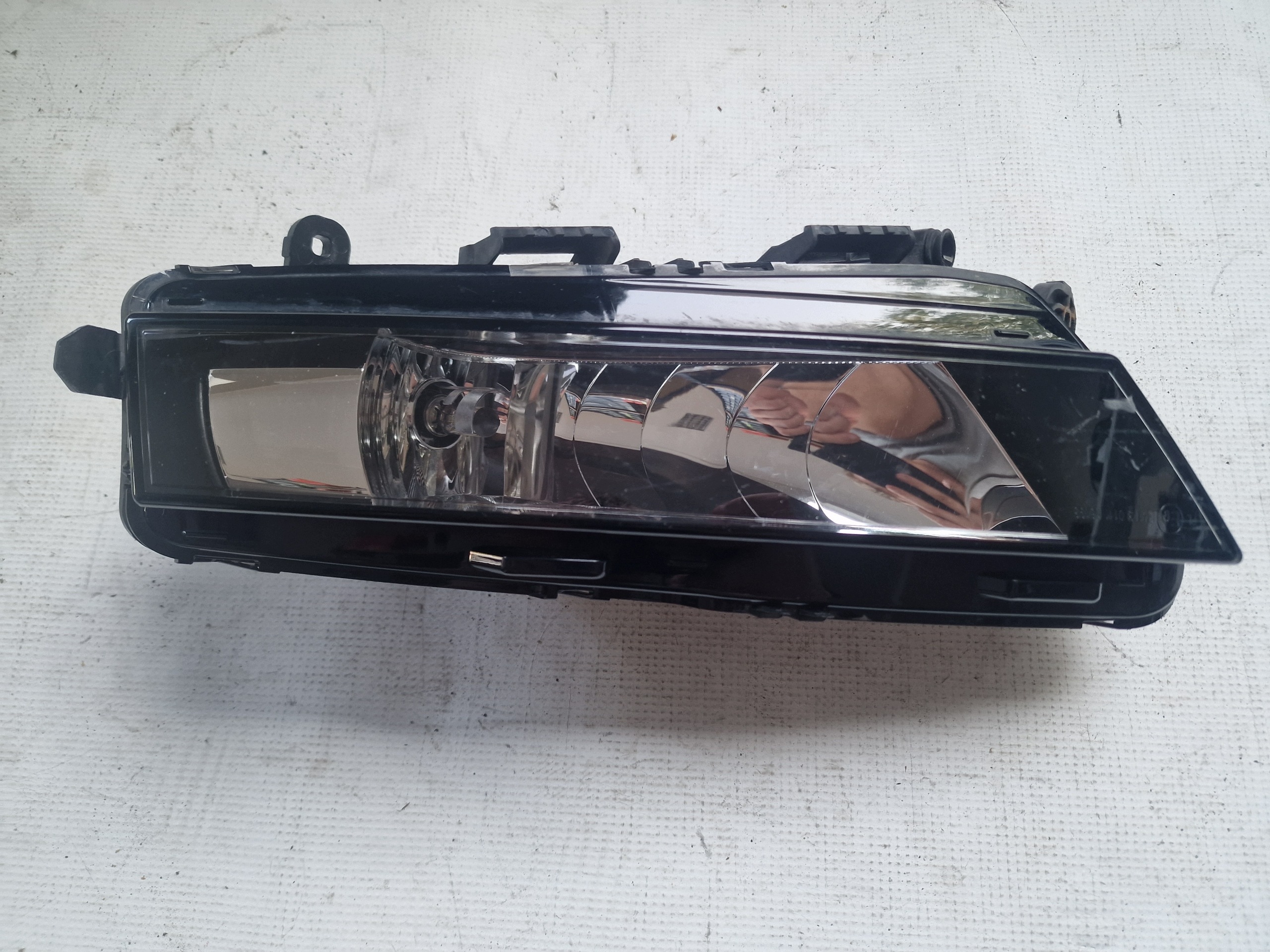 Farol halogéneo esquerdo dianteiro OEM 5E0941699F Skoda Octavia image 2