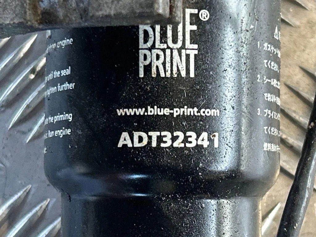 Caja filtro combustible OEM ADT32341 Toyota Avensis image 6