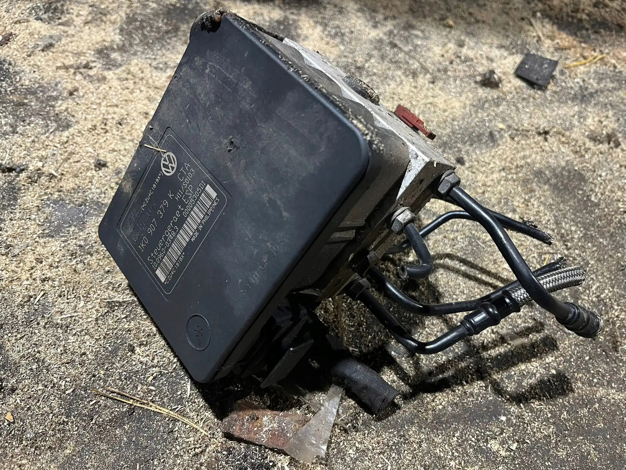 ABS-pumppu OEM 1KO907379K VW Golf V:lle 2003-2009