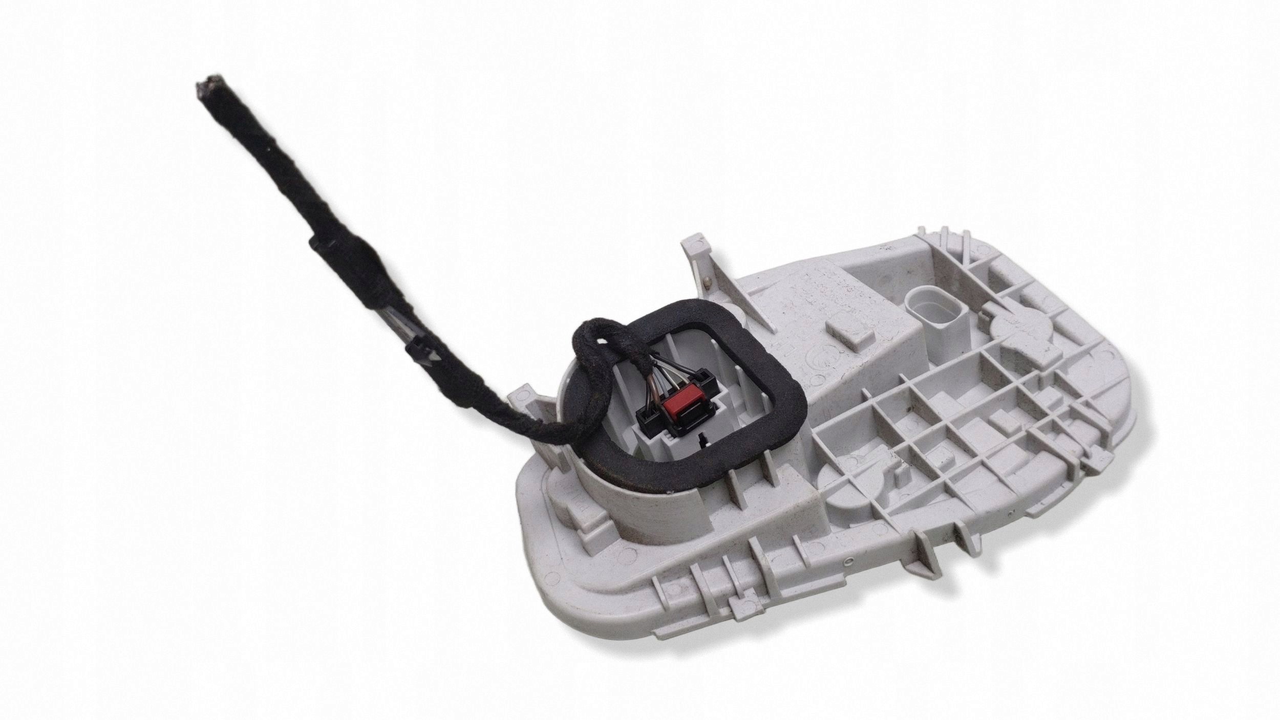 Skoda Rapid Takavalonlisäosa OEM 5JH945257 image 2